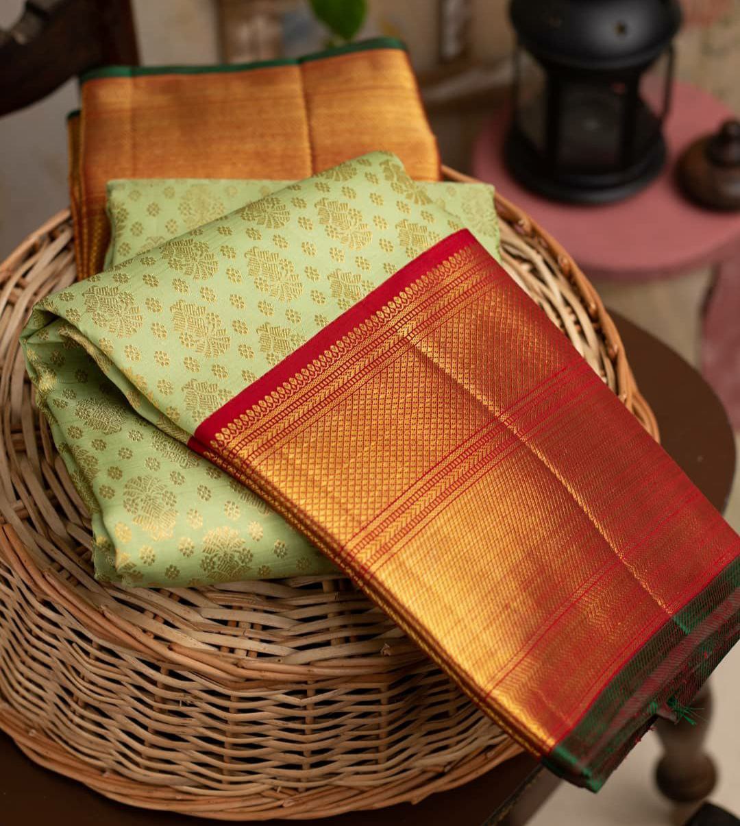 Women's Kanjivaram Banarasi Soft Silk Zari Woven Saree With Blouse piece