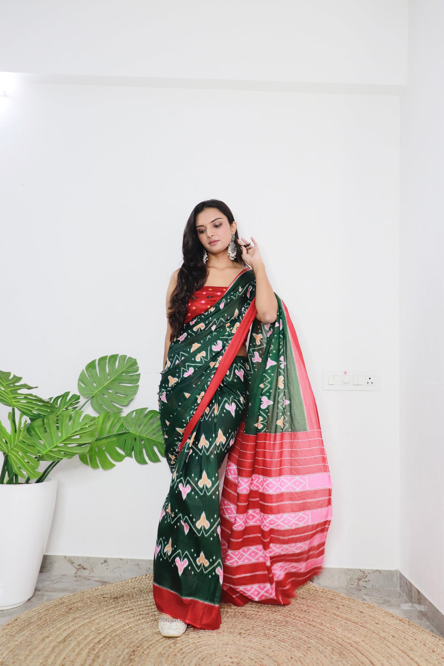 Handicraft Stylis Women's Elegent ikat Hand Printed Saree With Blouse Piece