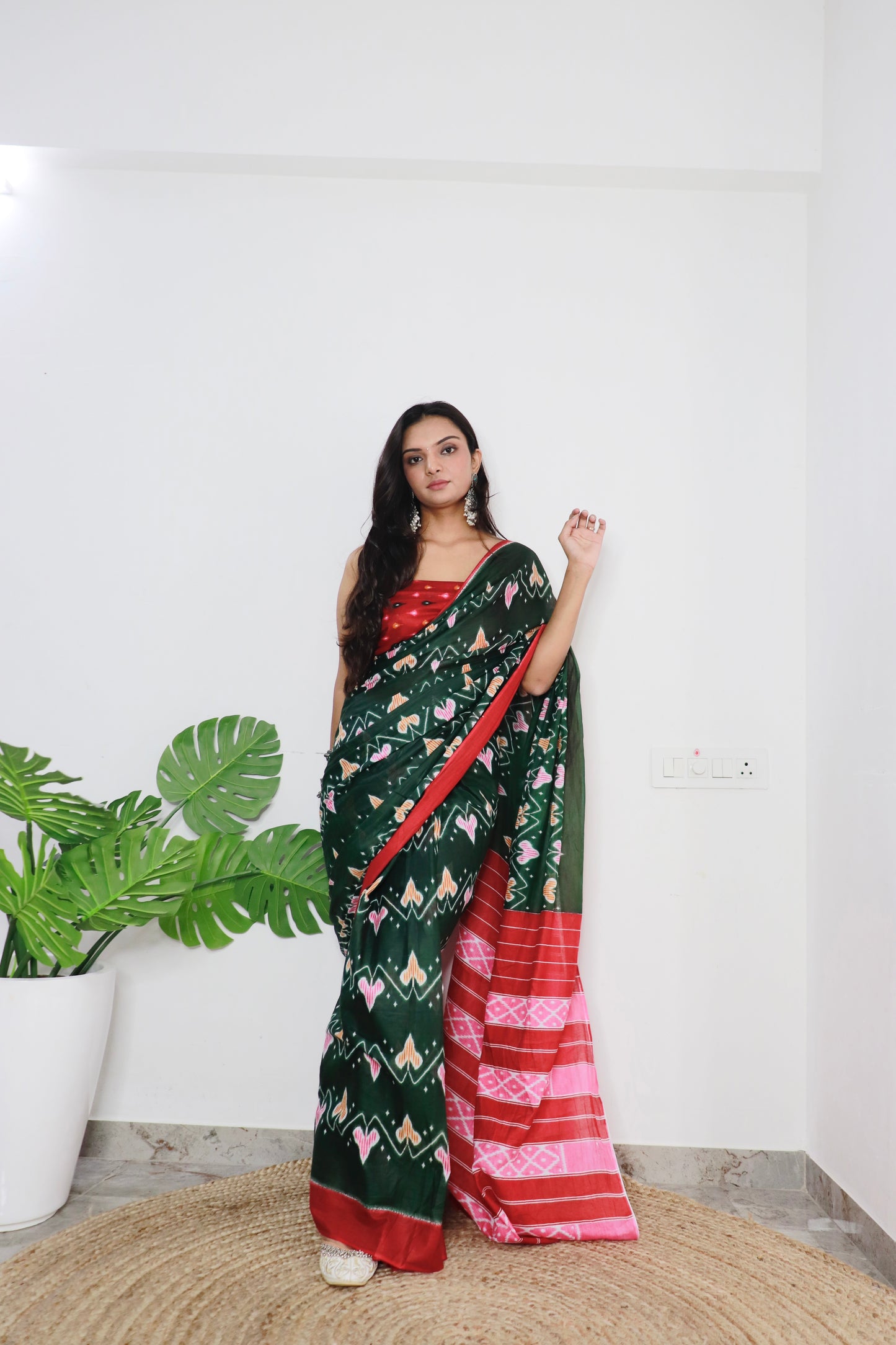 Handicraft Stylis Women's Elegent ikat Hand Printed Saree With Blouse Piece