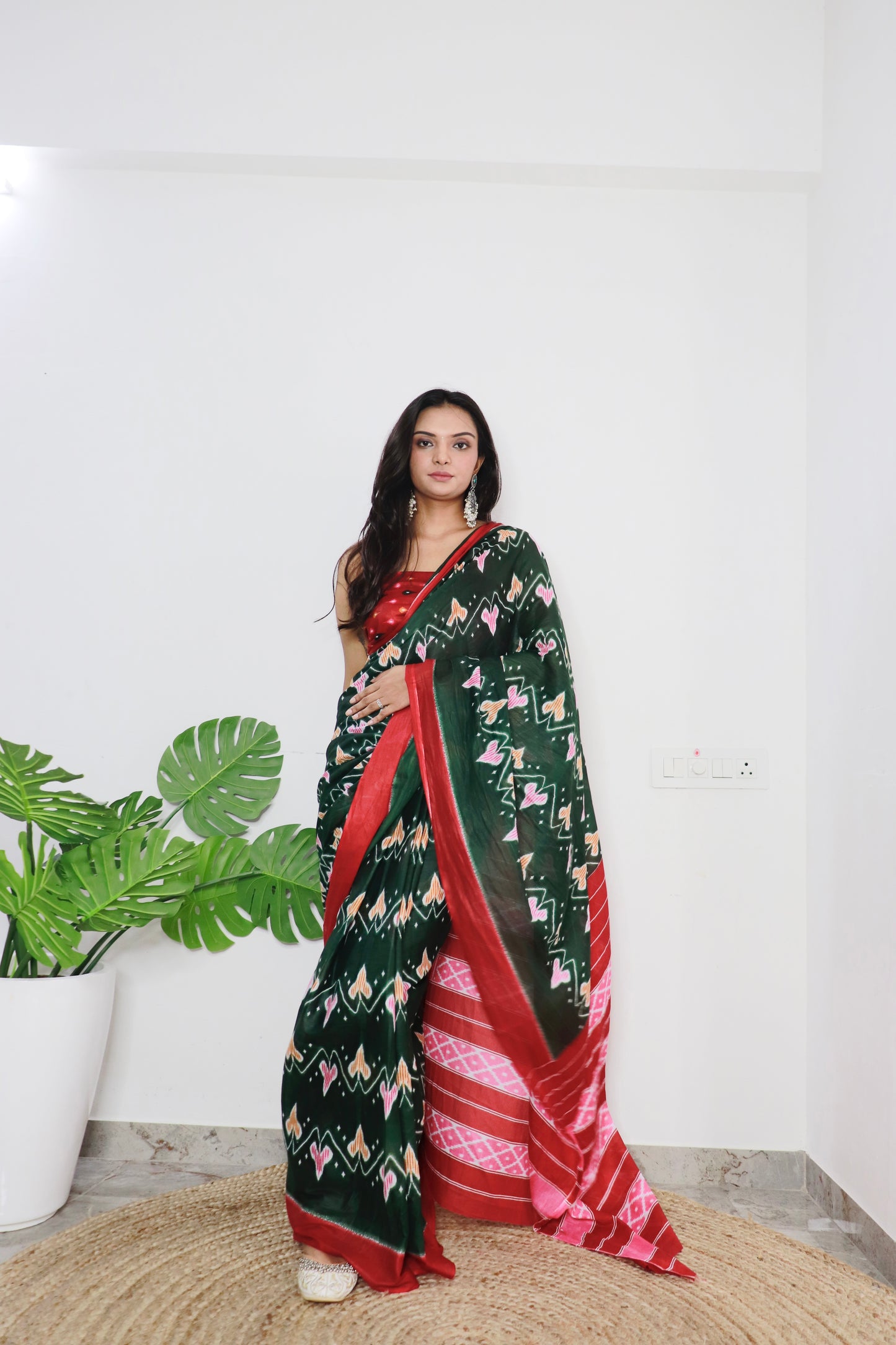 Handicraft Stylis Women's Elegent ikat Hand Printed Saree With Blouse Piece