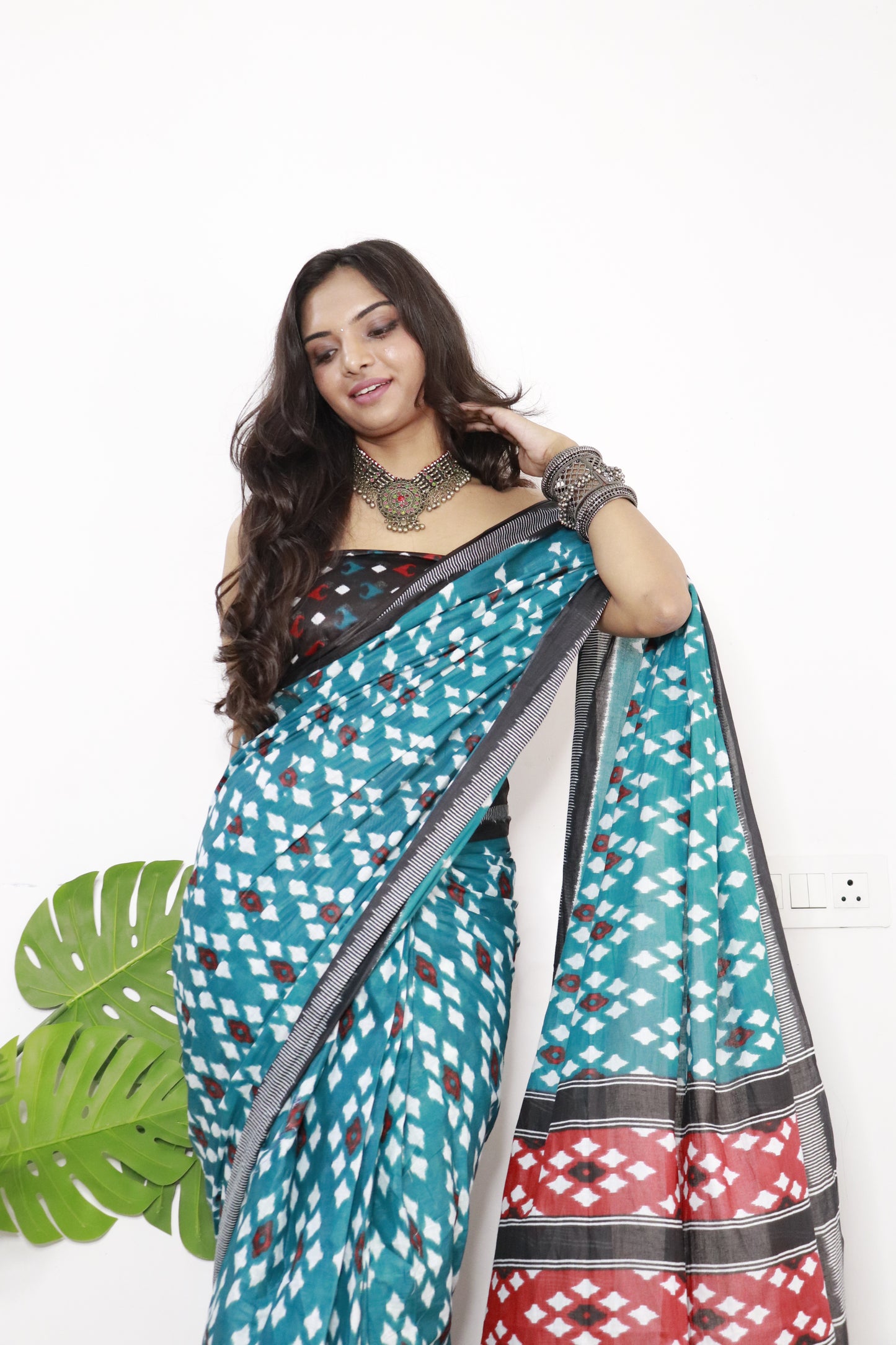 Handicraft Stylis Women's Elegent ikat Hand Printed Saree With Blouse Piece