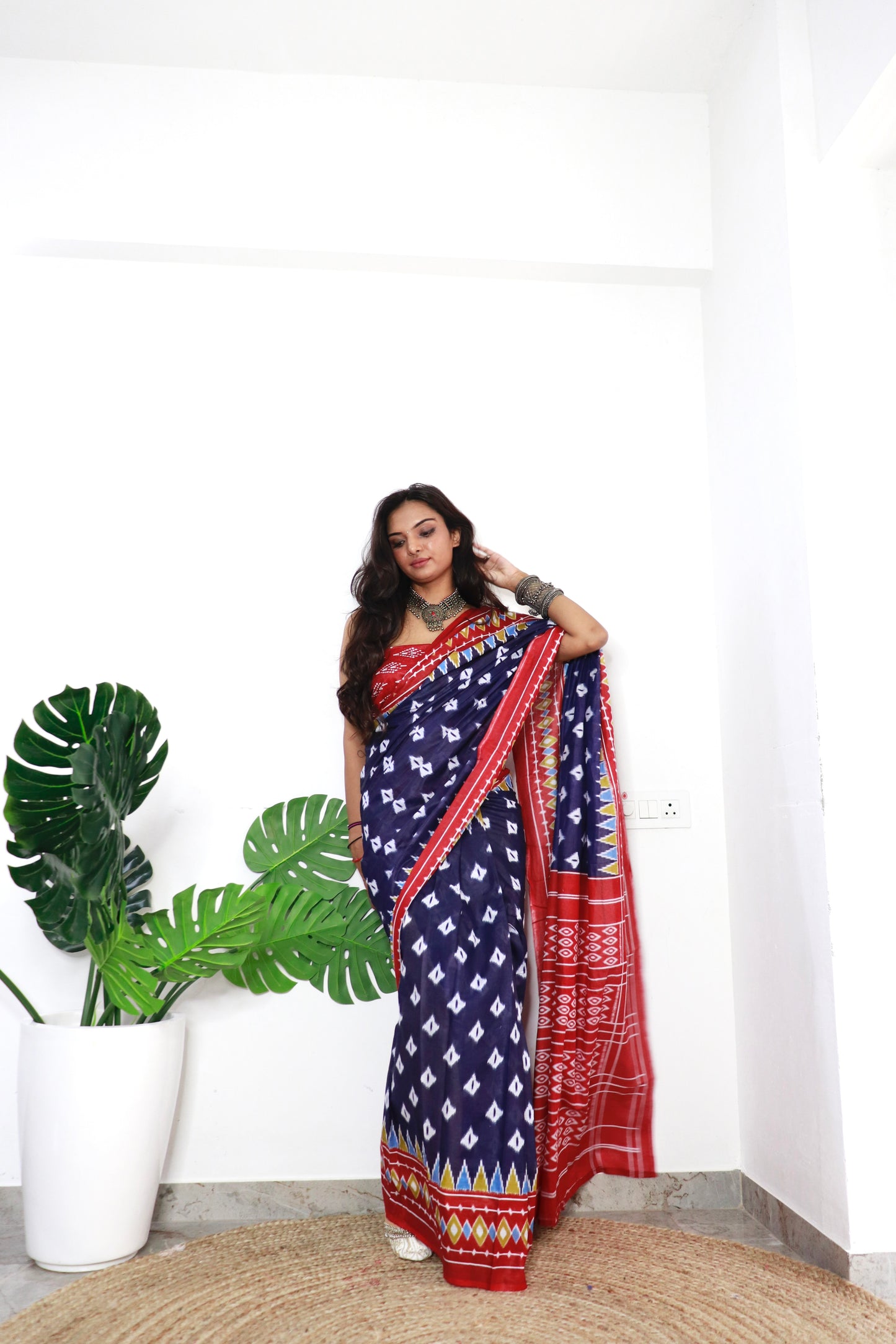 Handicraft Stylis Women's Elegent ikat Hand Printed Saree With Blouse Piece