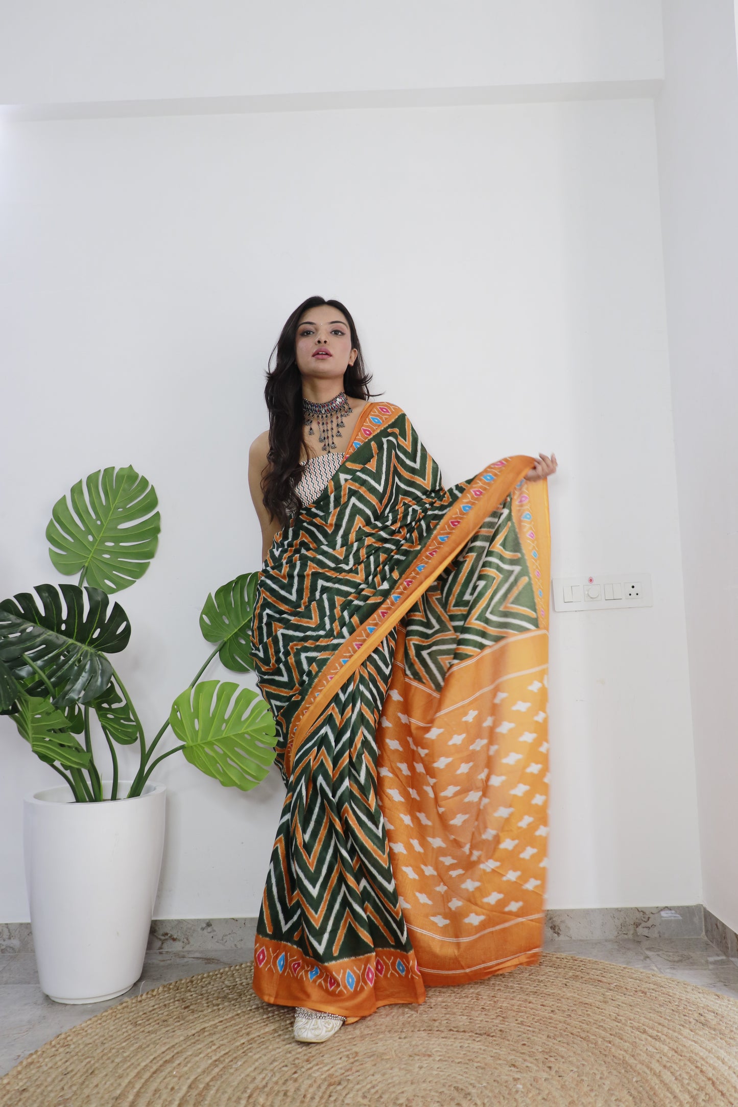 Handicraft Stylis Women's Elegent ikat Hand Printed Saree With Blouse Piece