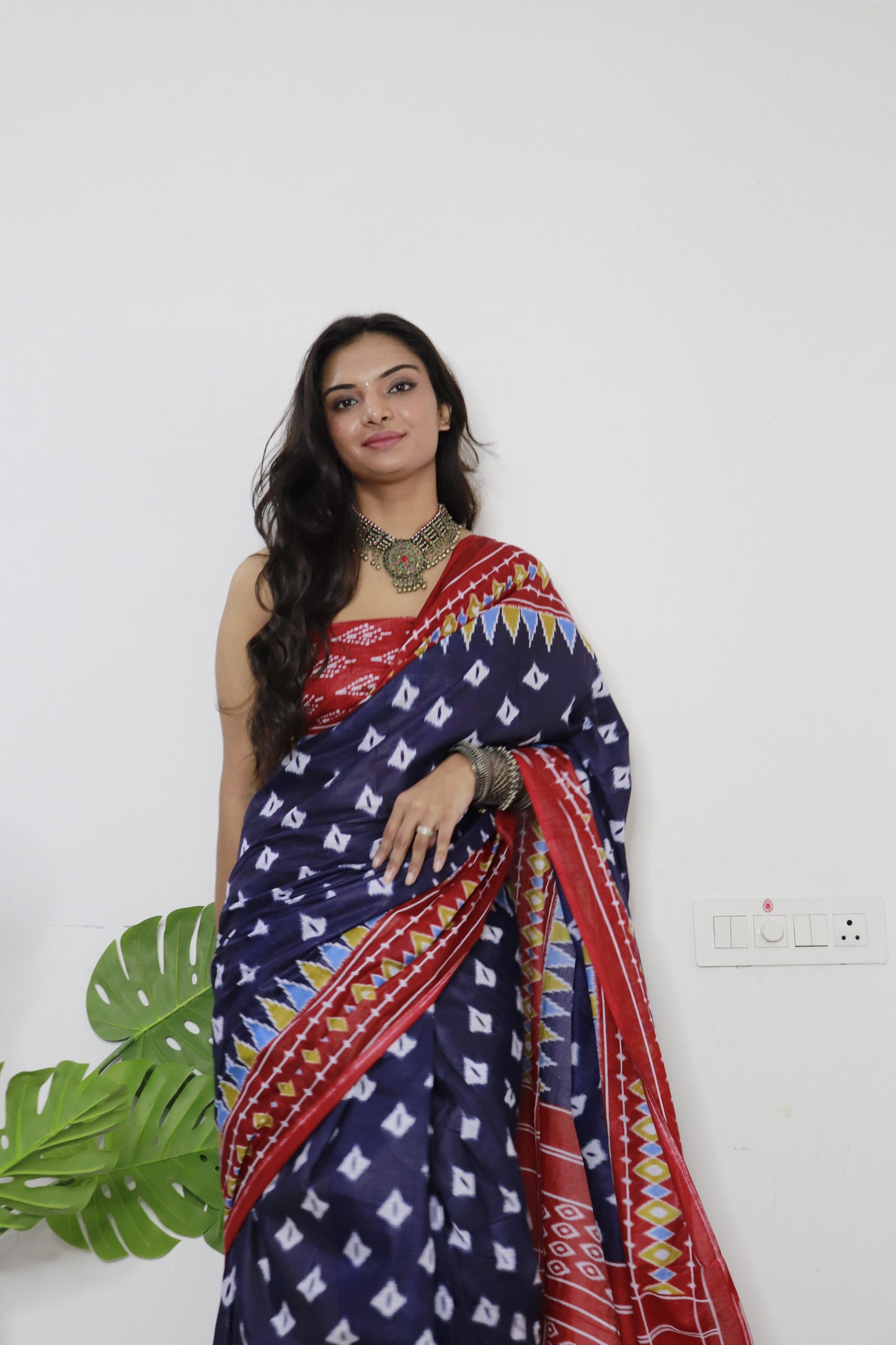 Handicraft Stylis Women's Elegent ikat Hand Printed Saree With Blouse Piece