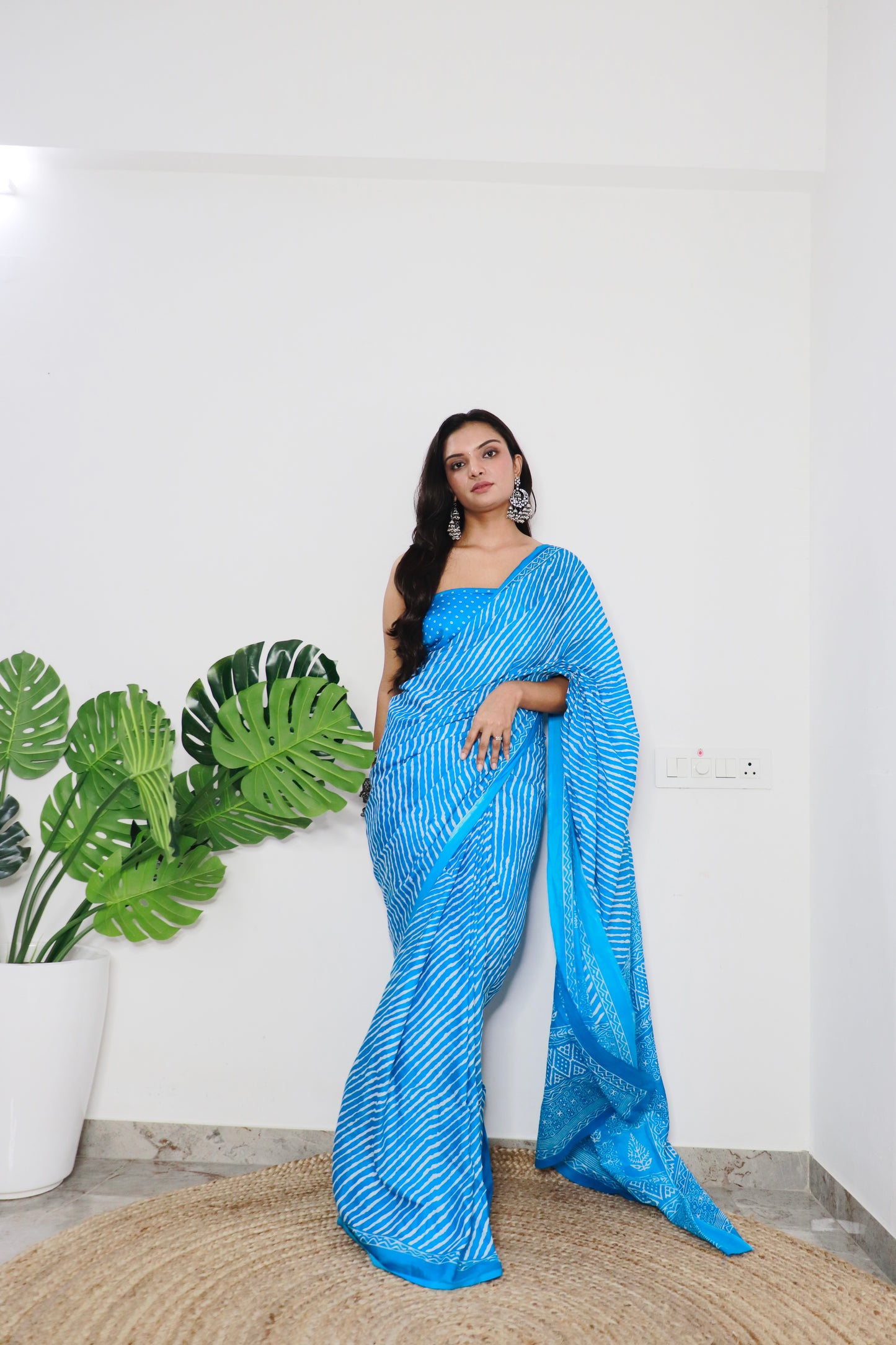 Handicraft Stylis Women's Elegent ikat Hand Printed Saree With Blouse Piece