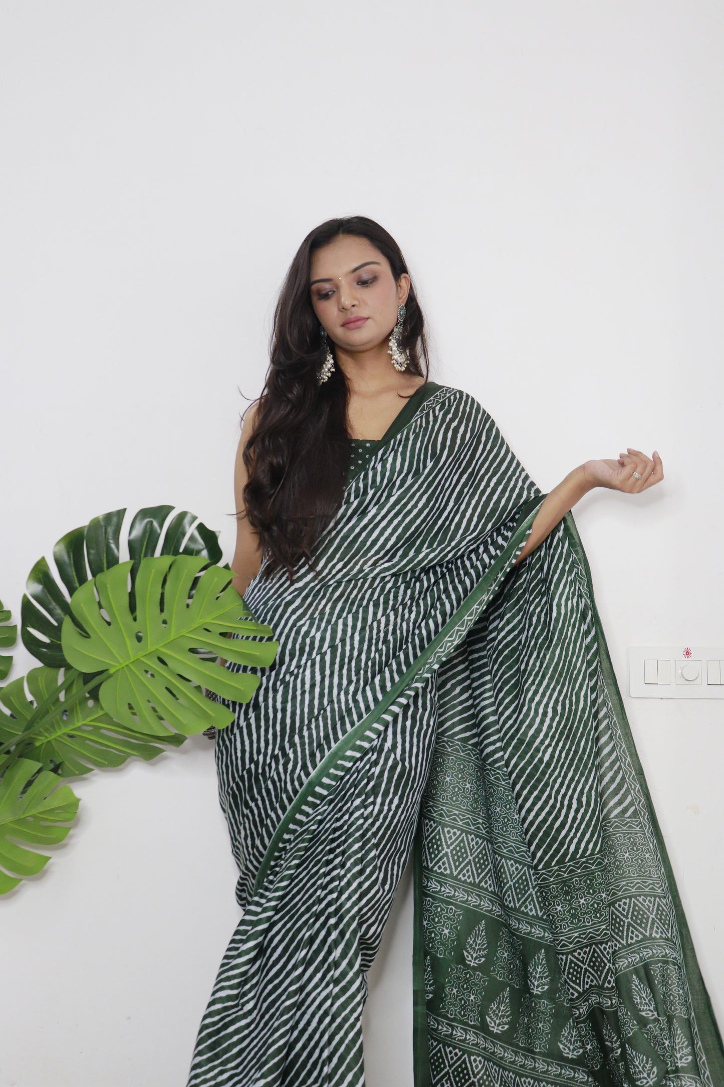 Handicraft Stylis Women's Elegent ikat Hand Printed Saree With Blouse Piece