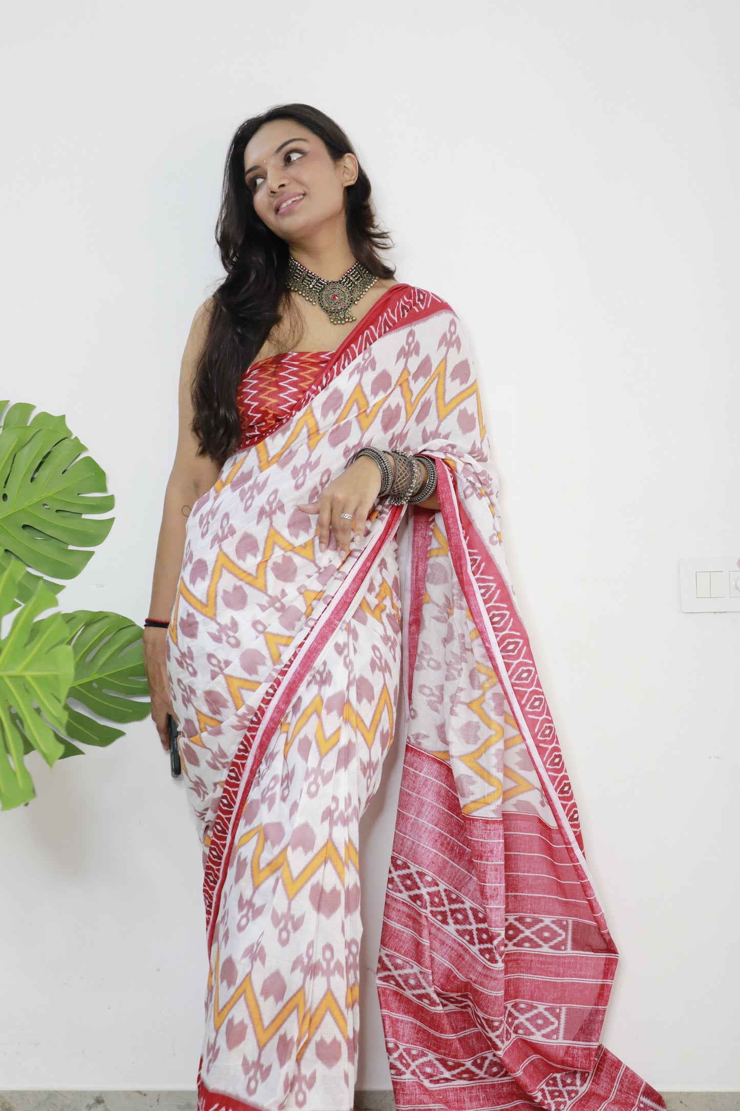 Handicraft Ladies Ikkat Print Soft Cotton Sari With Blouse Piece