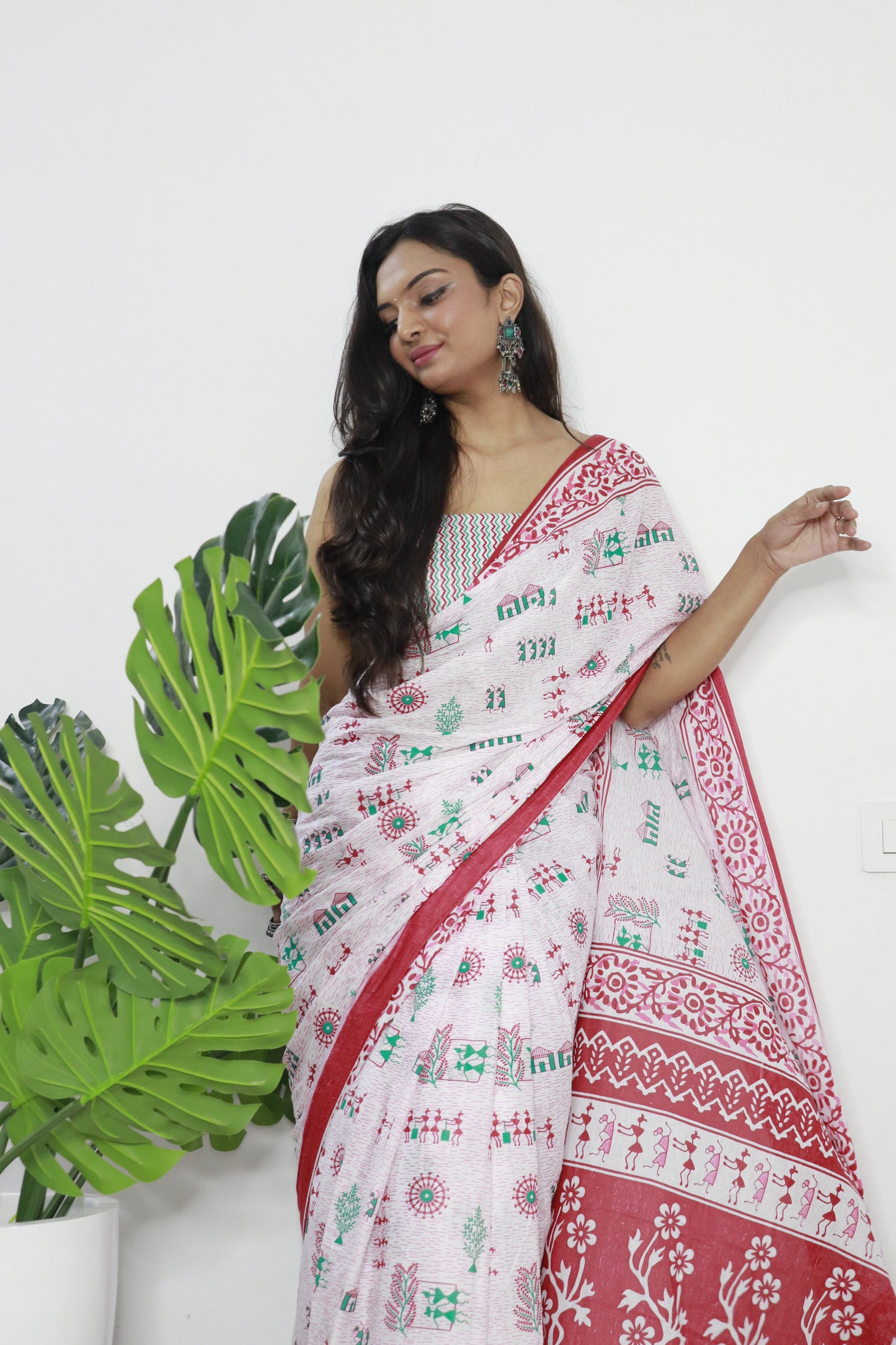 Handicraft Stylis Women's Elegent ikat Hand Printed Saree With Blouse Piece