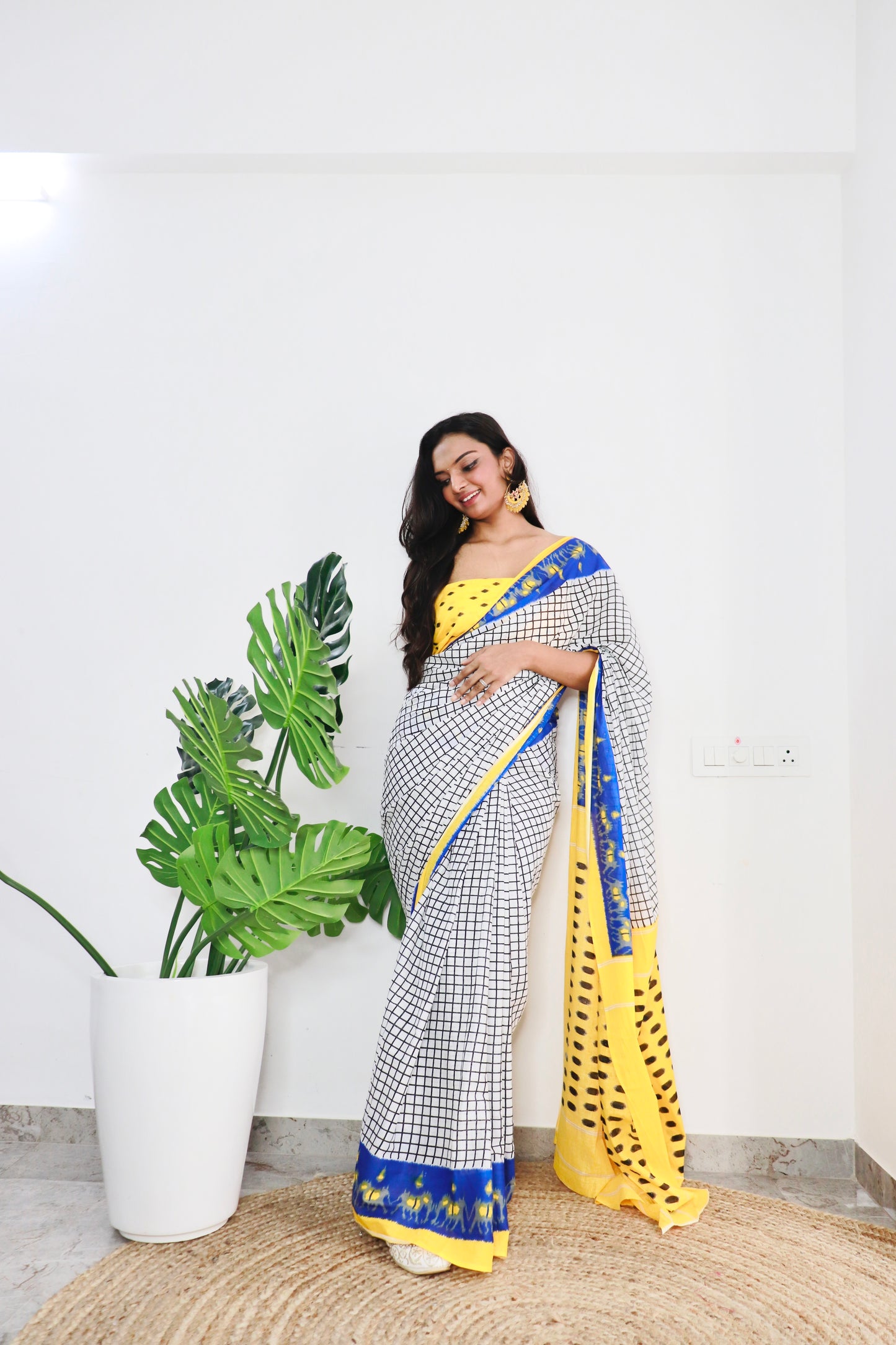 Handicraft Stylis Women's Elegent ikat Hand Printed Saree With Blouse Piece