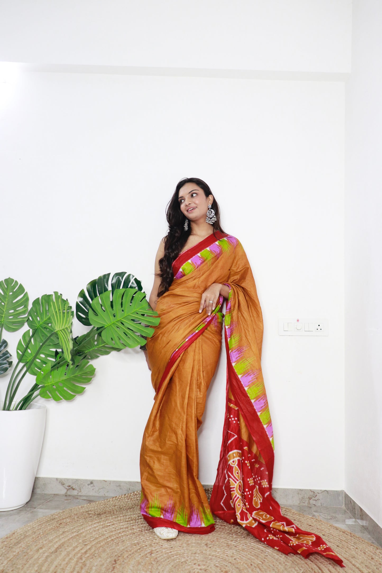 Handicraft Stylis Women's Elegent ikat Hand Printed Saree With Blouse Piece