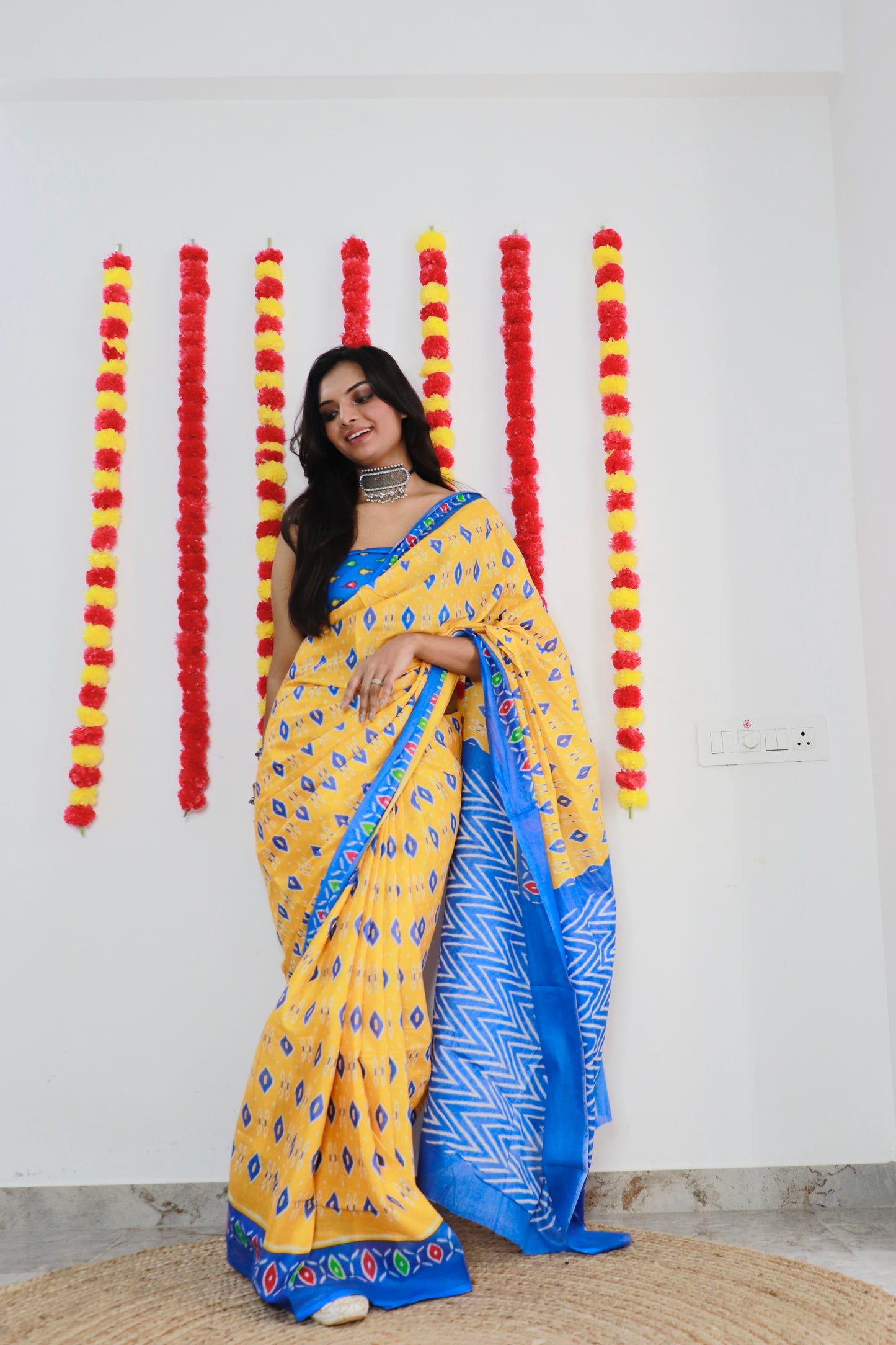 Handicraft Stylis Women's Elegent ikat Hand Printed Saree With Blouse Piece