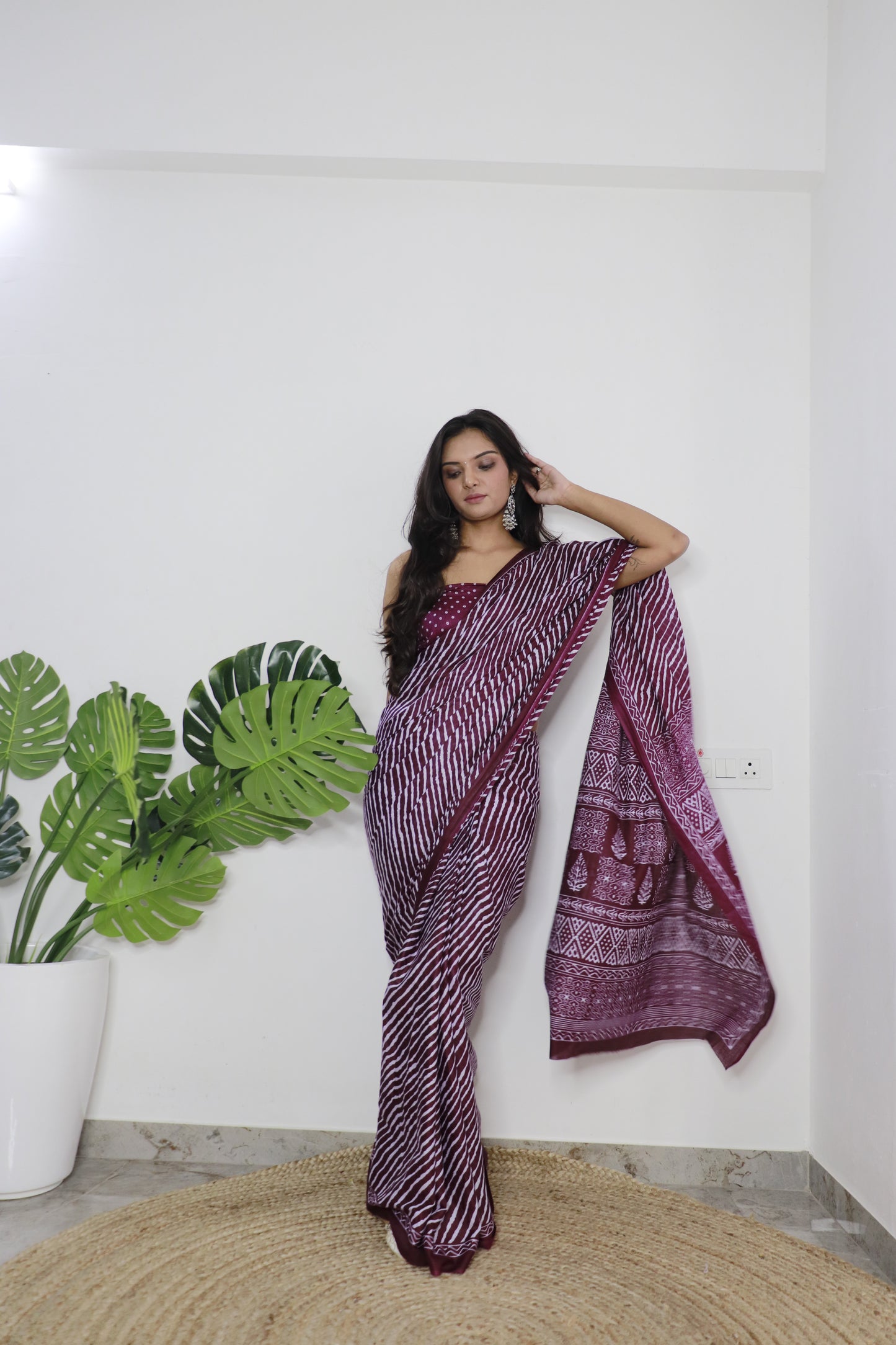 Handicraft Stylis Women's Elegent ikat Hand Printed Saree With Blouse Piece