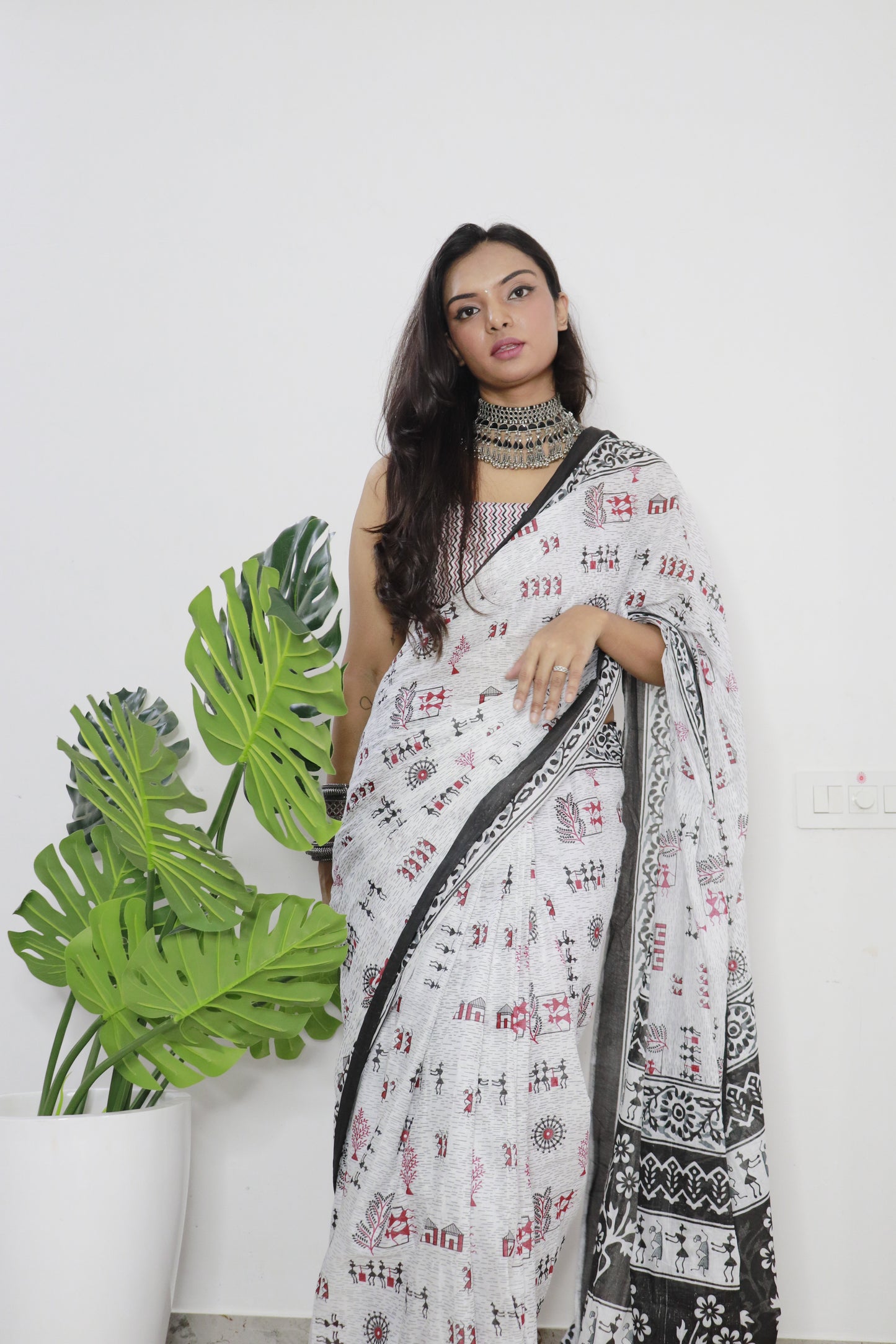 Handicraft Stylis Women's Elegent ikat Hand Printed Saree With Blouse Piece