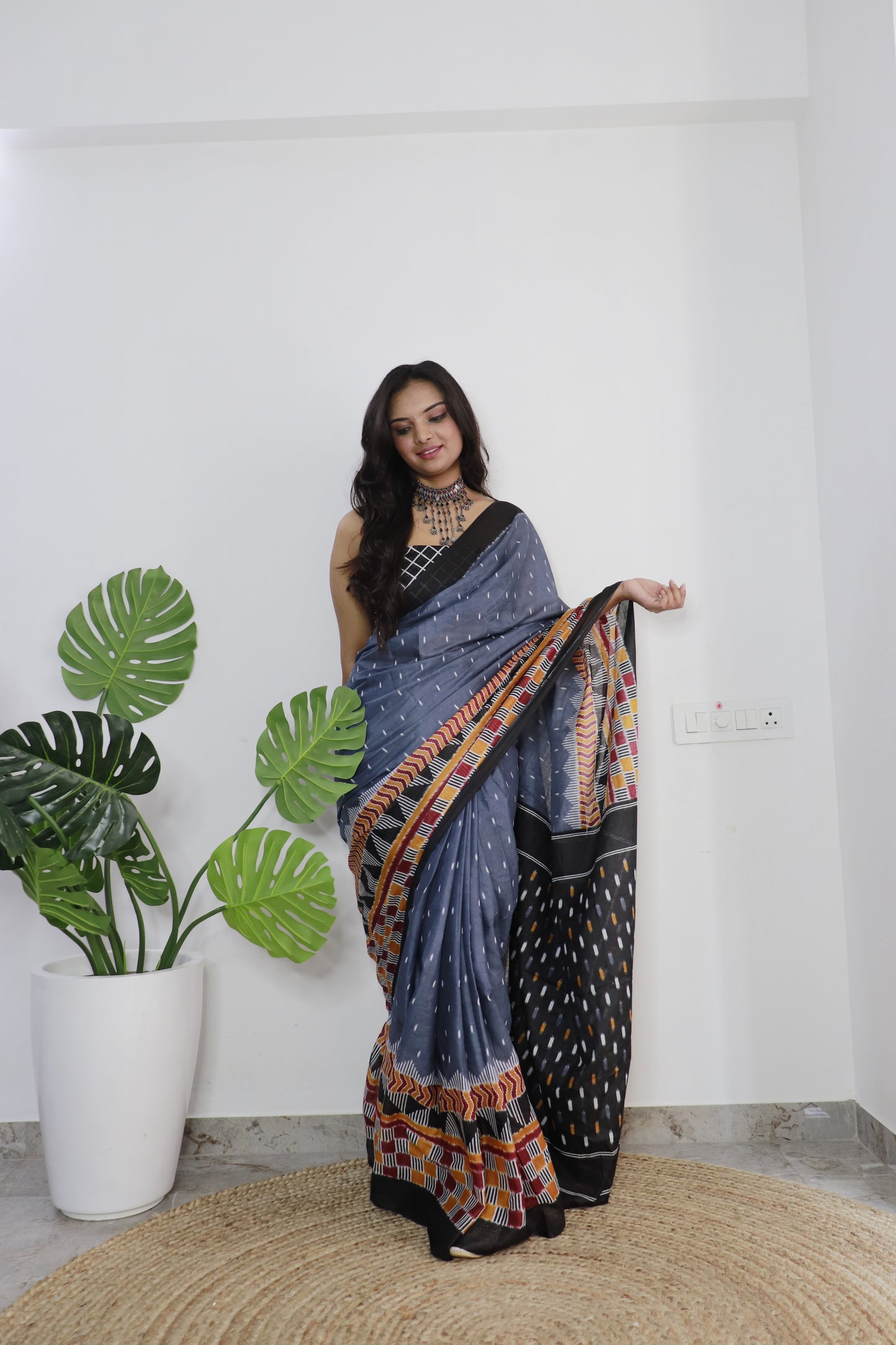 Handicraft Stylis Women's Elegent ikat Hand Printed Saree With Blouse Piece