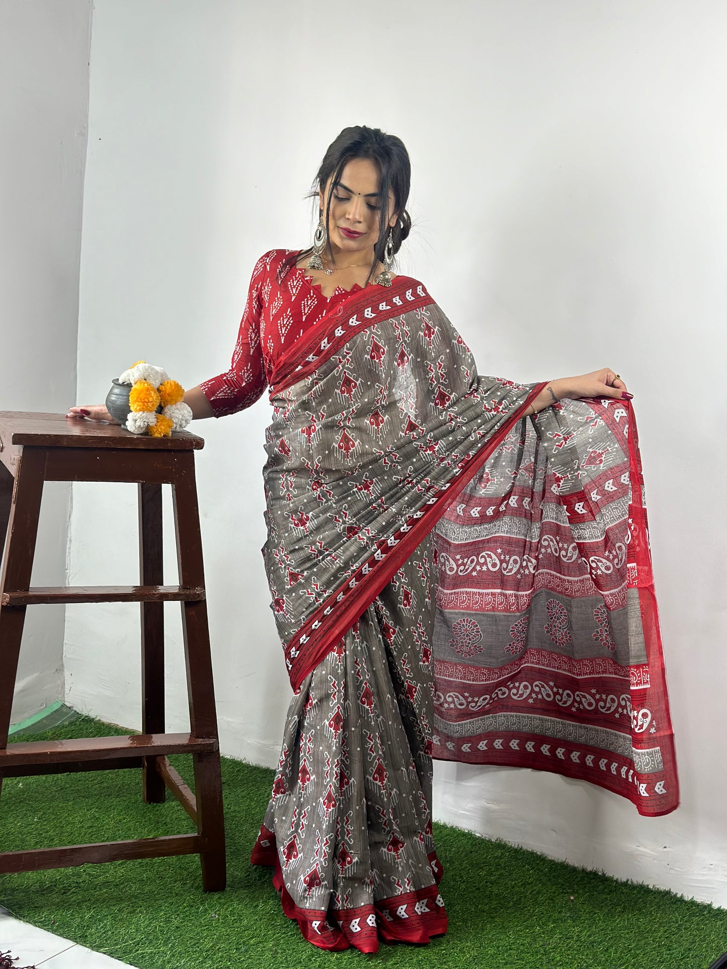 Elegant Women's Ikat Hand Print Pure soft Cotton Saree With Blouse Piece