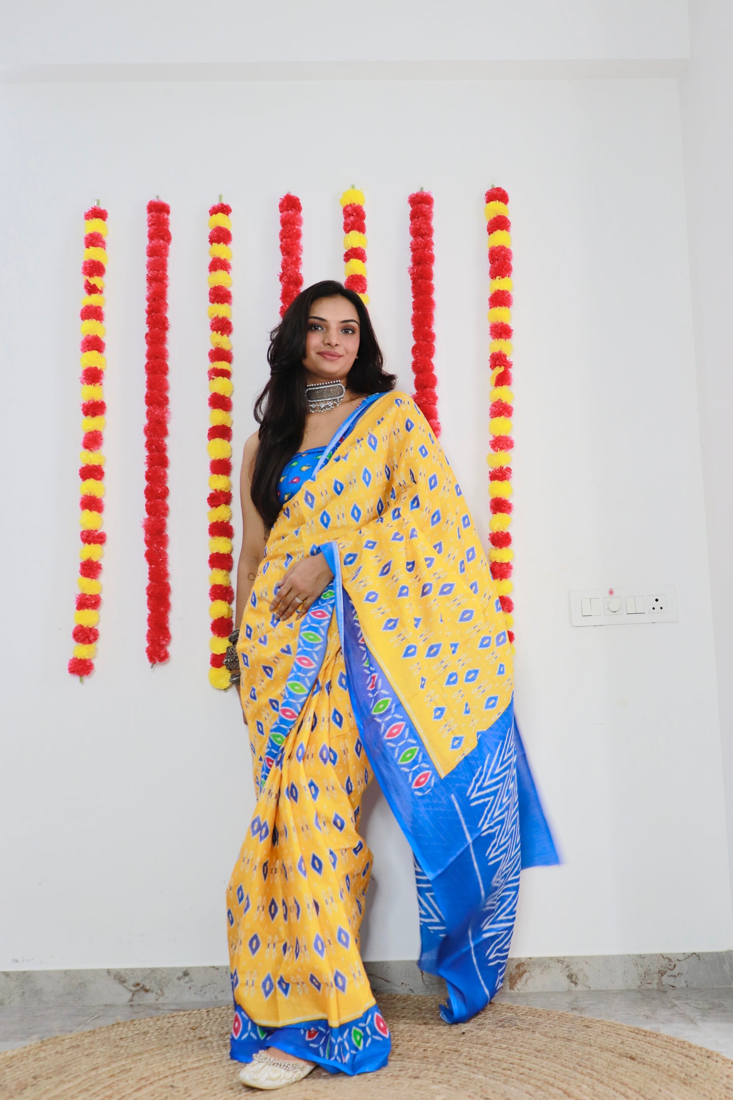 Handicraft Stylis Women's Elegent ikat Hand Printed Saree With Blouse Piece