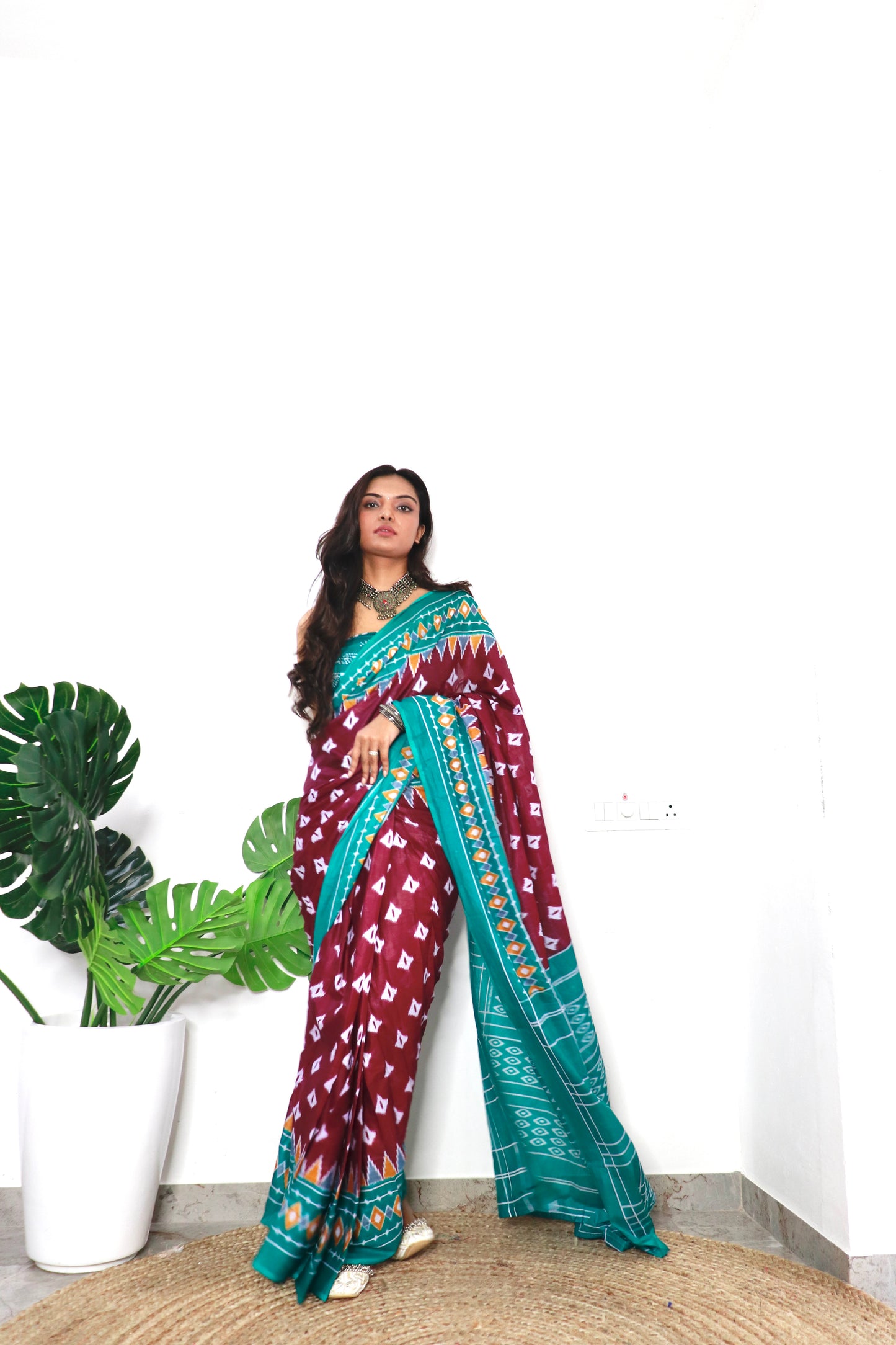 Handicraft Stylis Women's Elegent ikat Hand Printed Saree With Blouse Piece