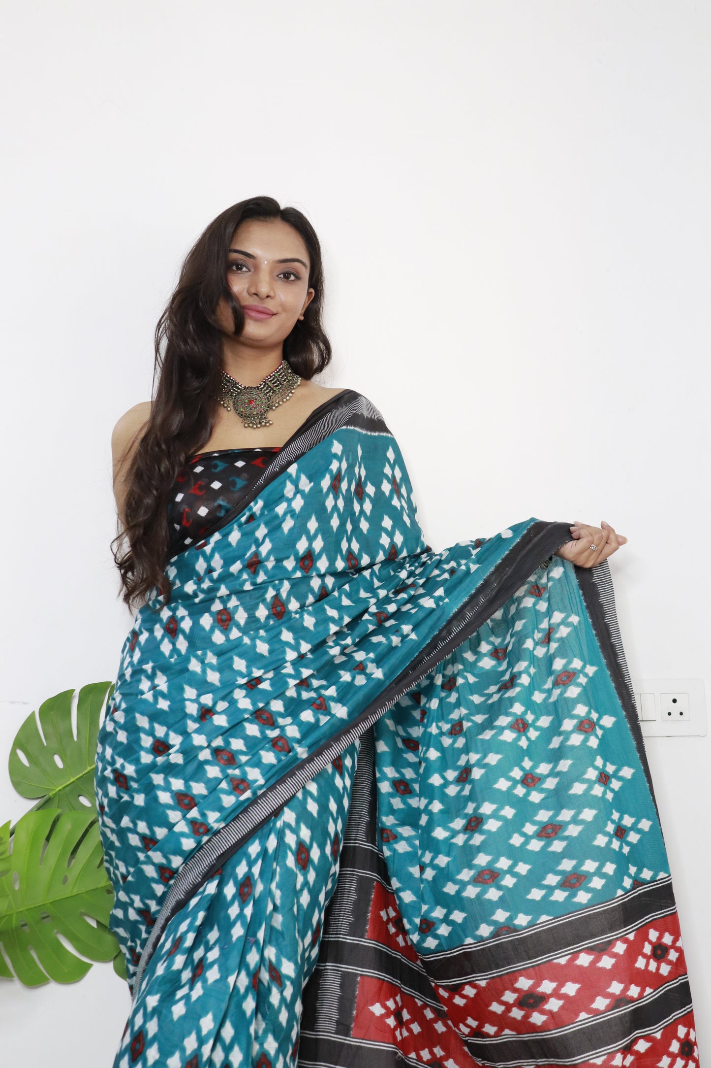 Handicraft Stylis Women's Elegent ikat Hand Printed Saree With Blouse Piece