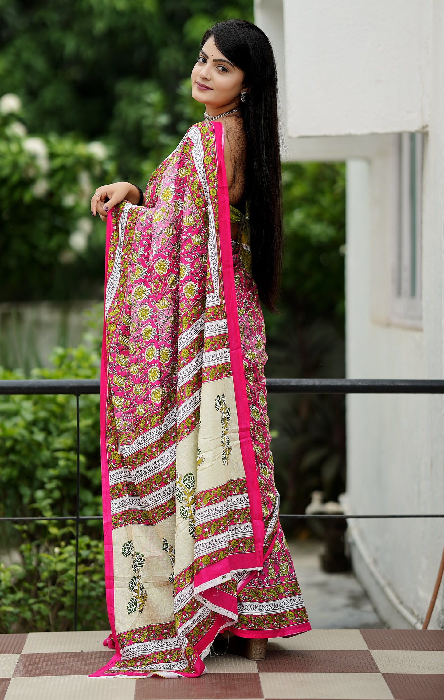 Handicraft Ladies Ikat Pure soft mul Cotton Sari With Blouse Piece