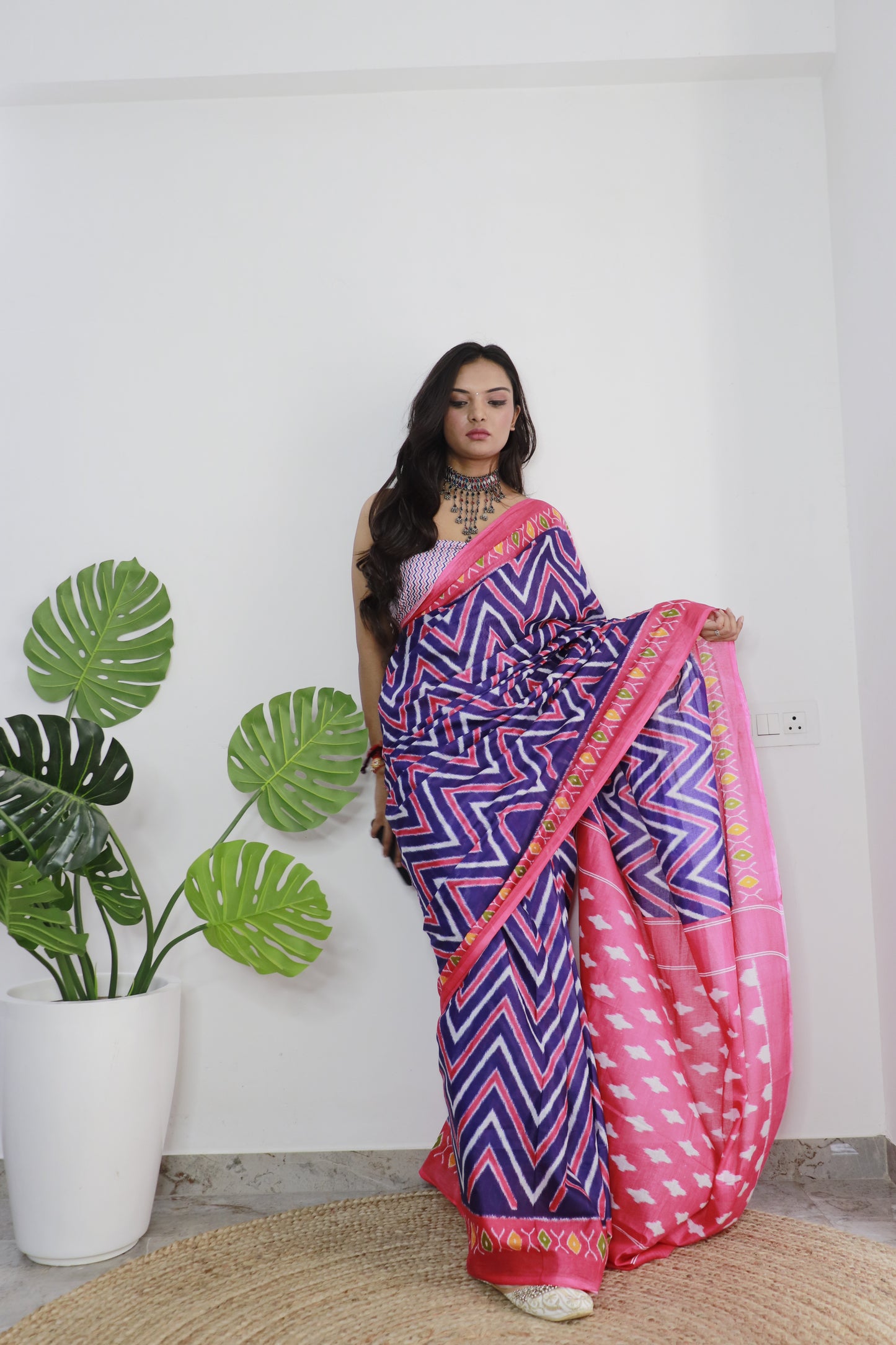 Handicraft Stylis Women's Elegent ikat Hand Printed Saree With Blouse Piece