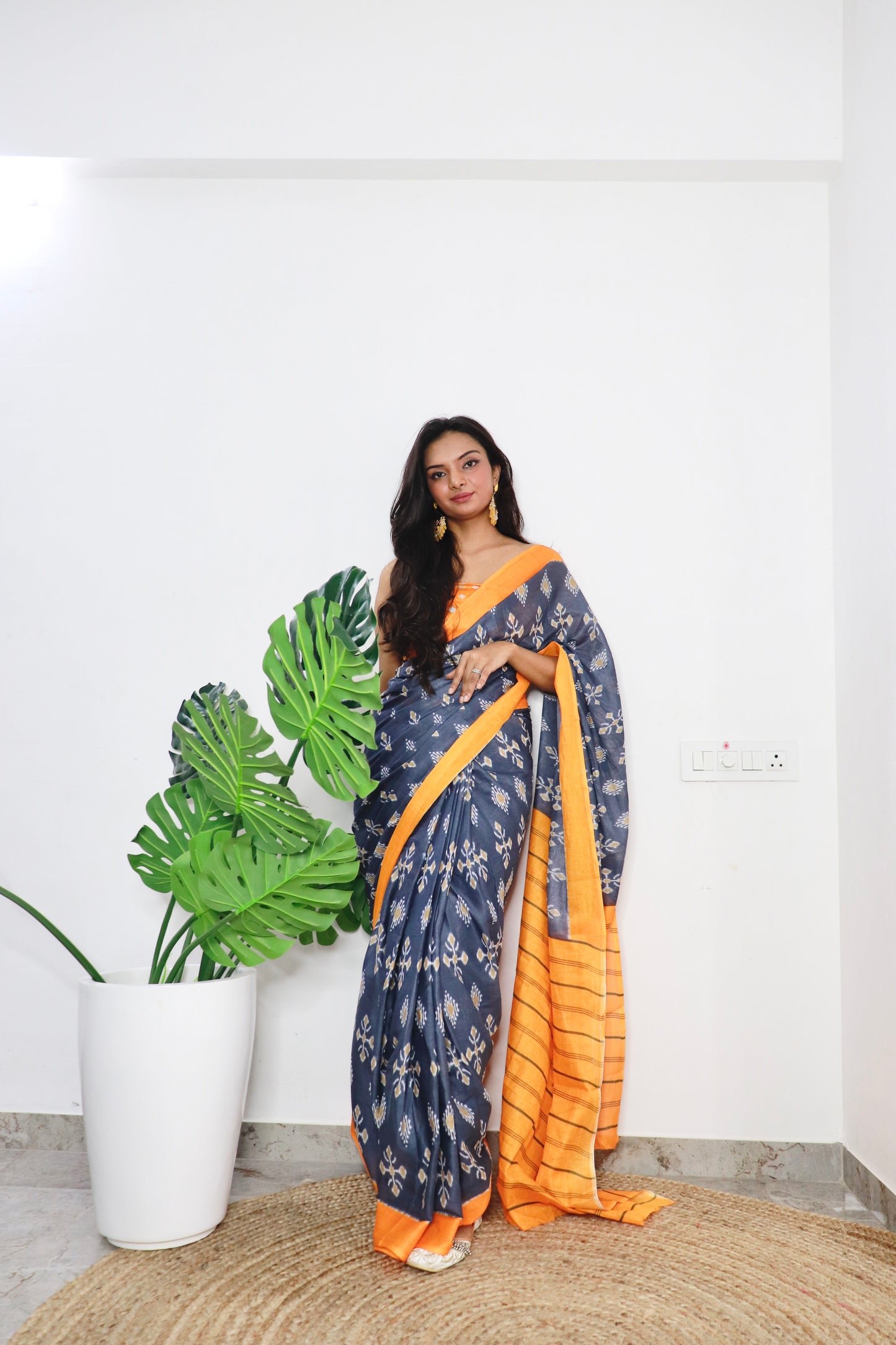 Handicraft Stylis Women's Elegent ikat Hand Printed Saree With Blouse Piece