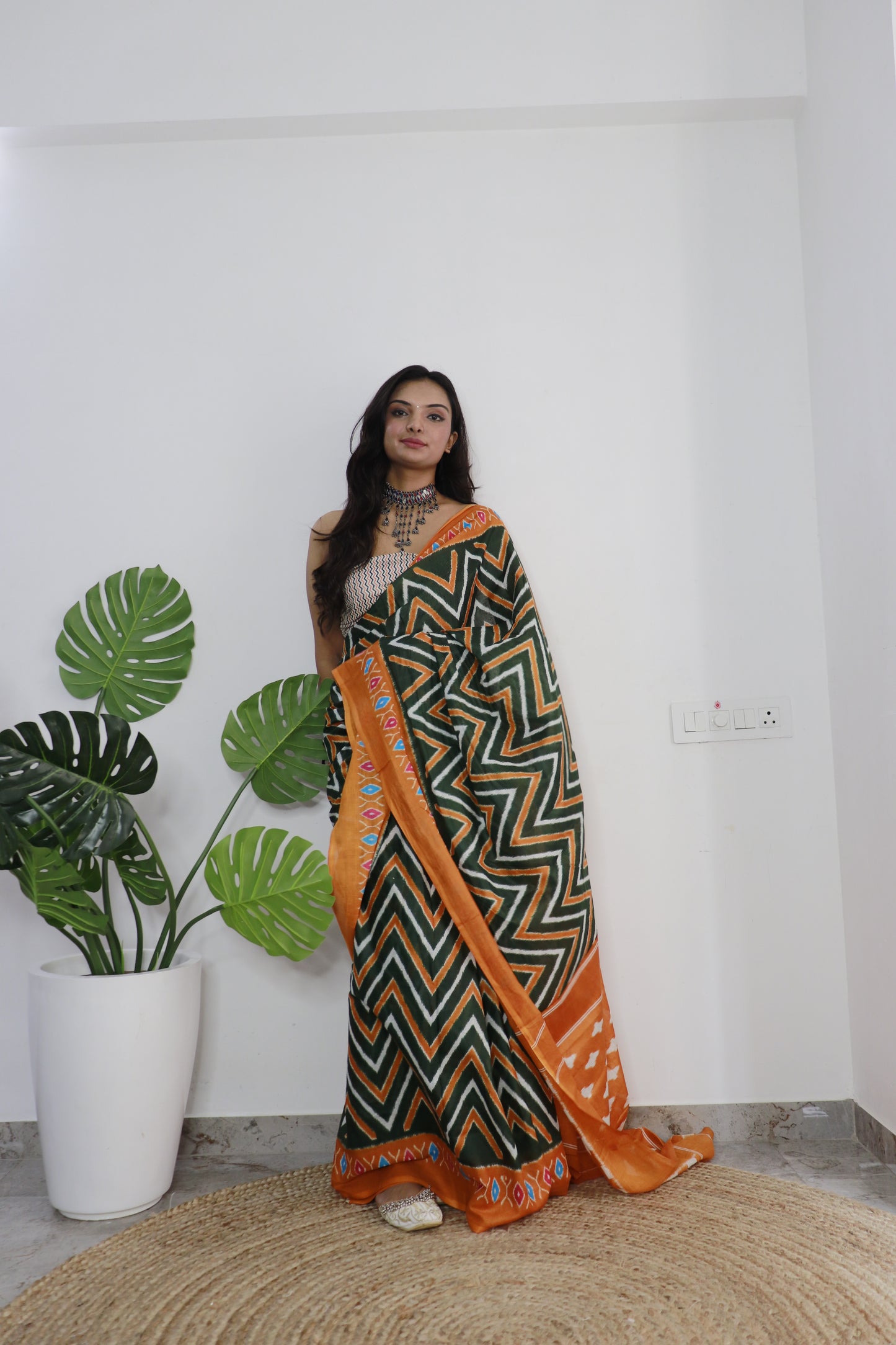 Handicraft Stylis Women's Elegent ikat Hand Printed Saree With Blouse Piece