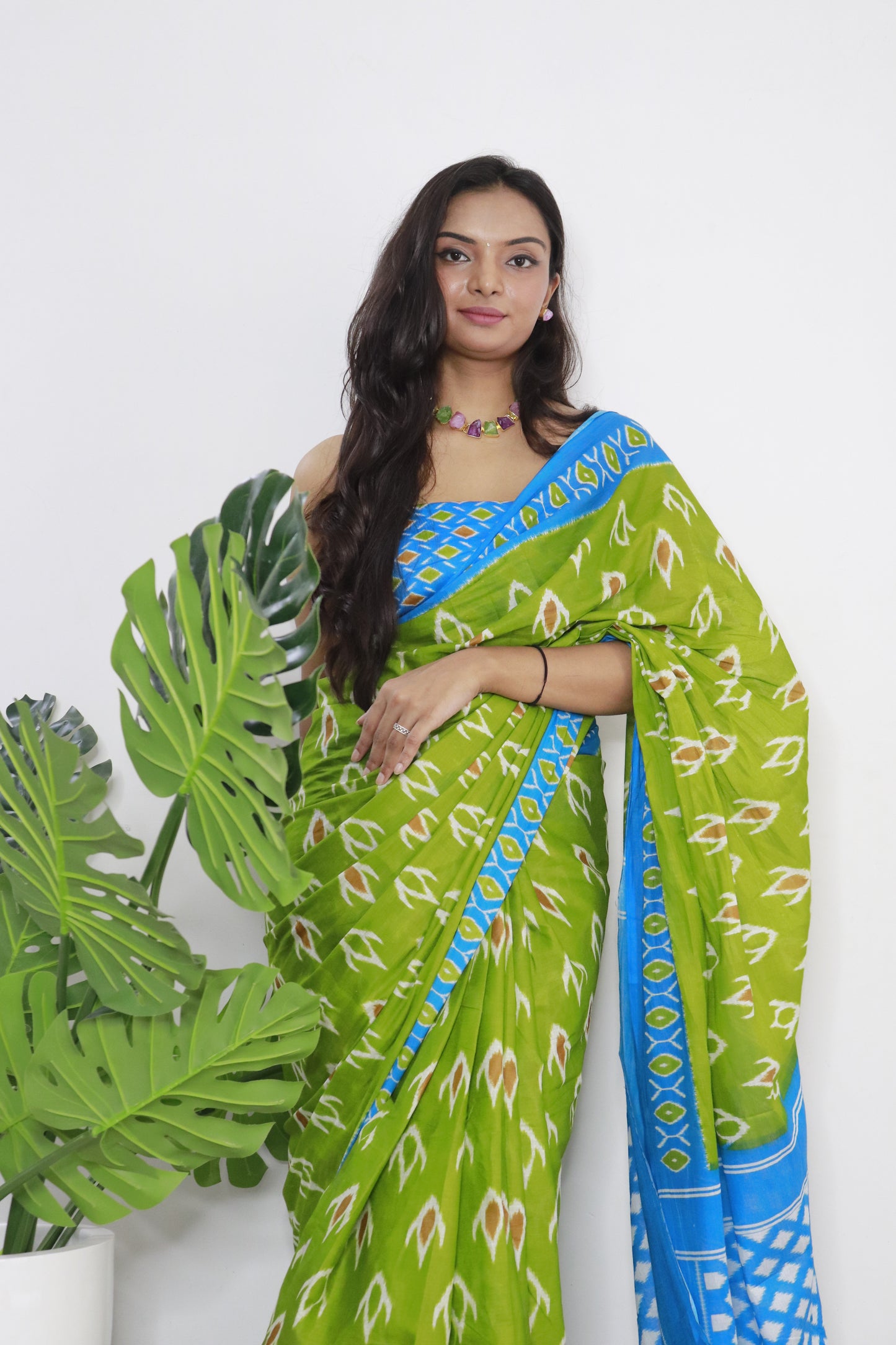 Handicraft Stylis Women's Elegent ikat Hand Printed Saree With Blouse Piece