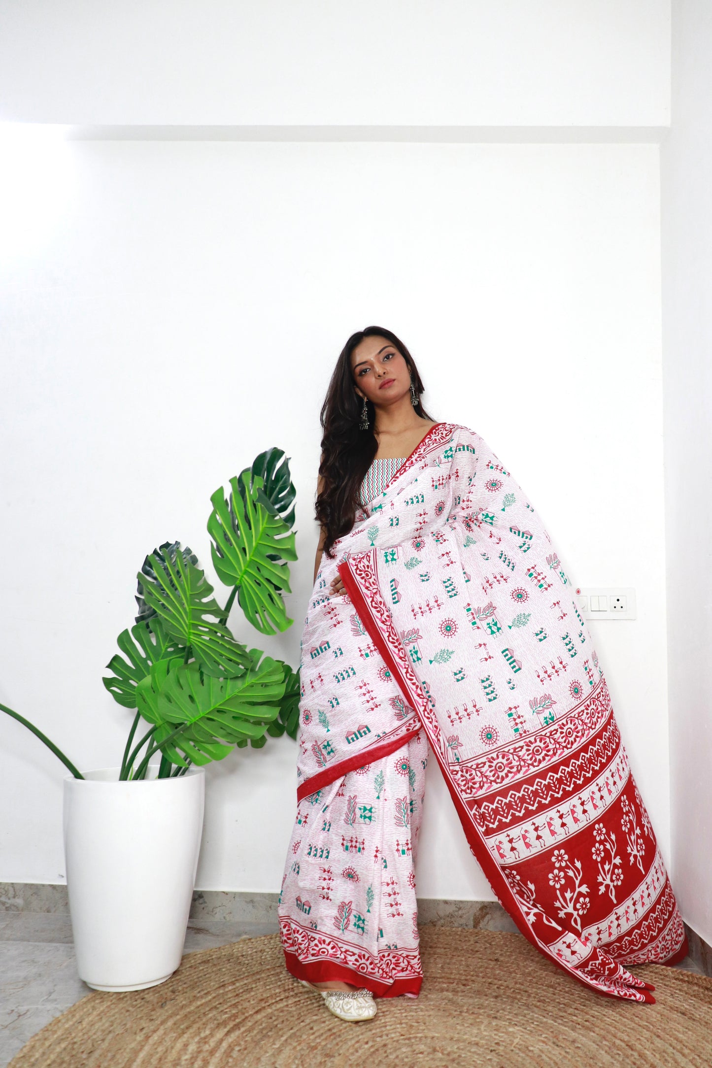 Handicraft Stylis Women's Elegent ikat Hand Printed Saree With Blouse Piece