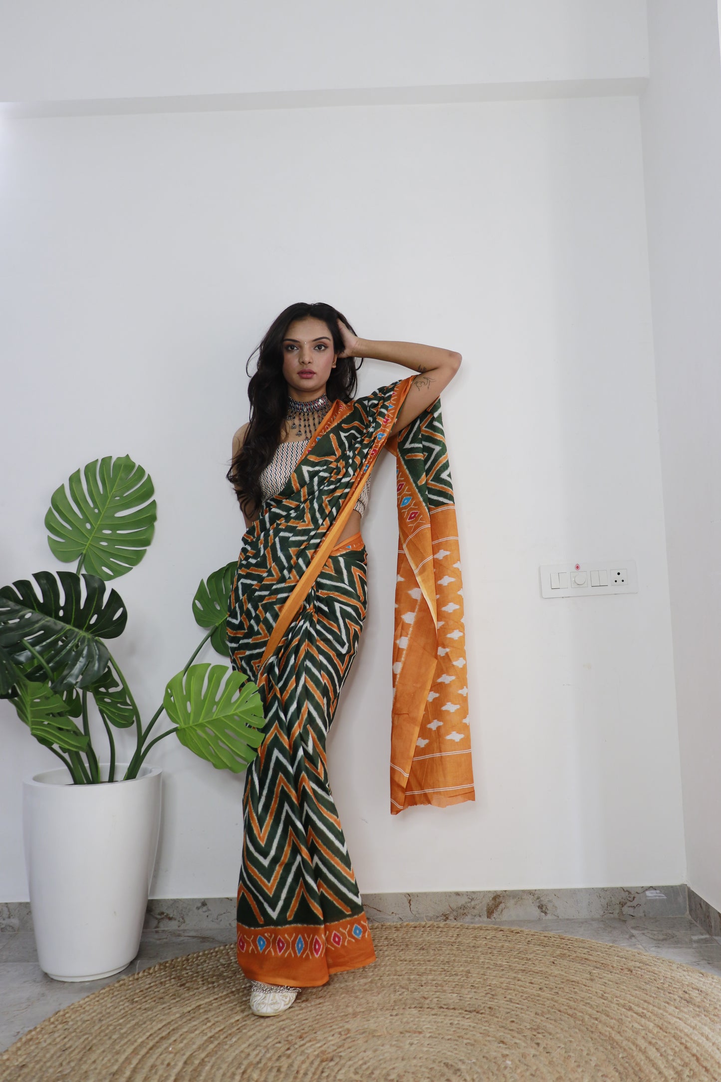 Handicraft Stylis Women's Elegent ikat Hand Printed Saree With Blouse Piece