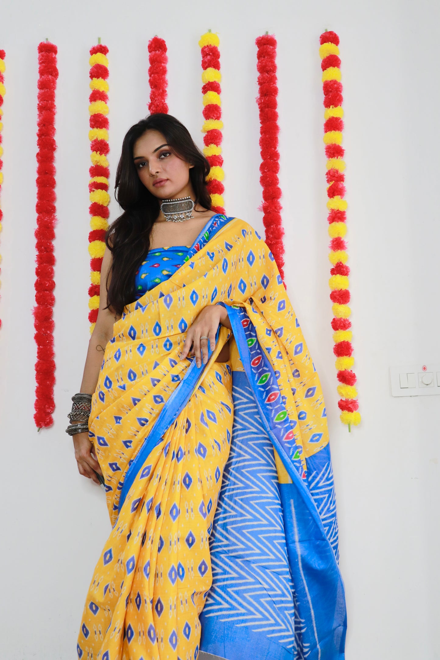 Handicraft Stylis Women's Elegent ikat Hand Printed Saree With Blouse Piece