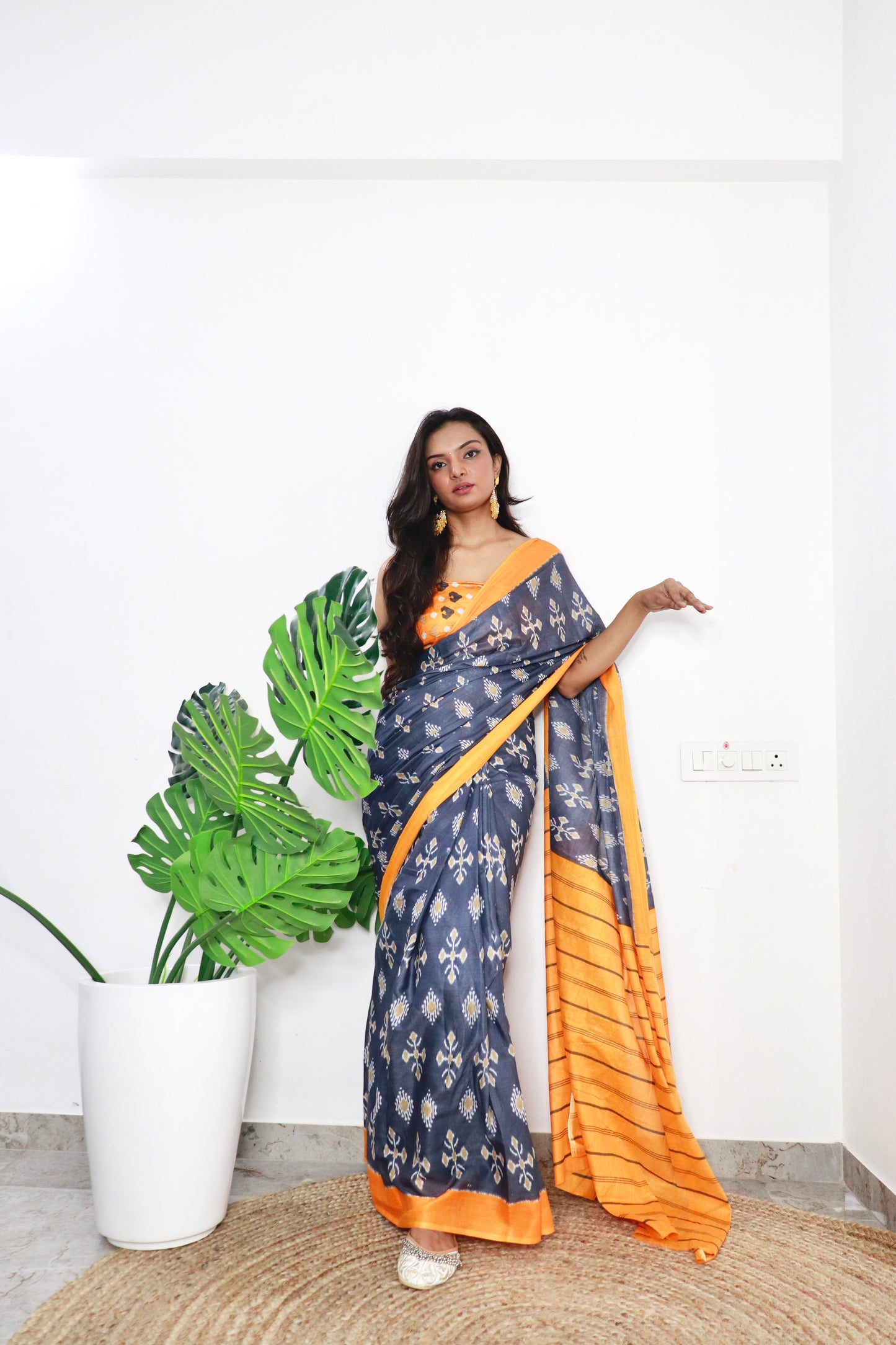 Handicraft Stylis Women's Elegent ikat Hand Printed Saree With Blouse Piece