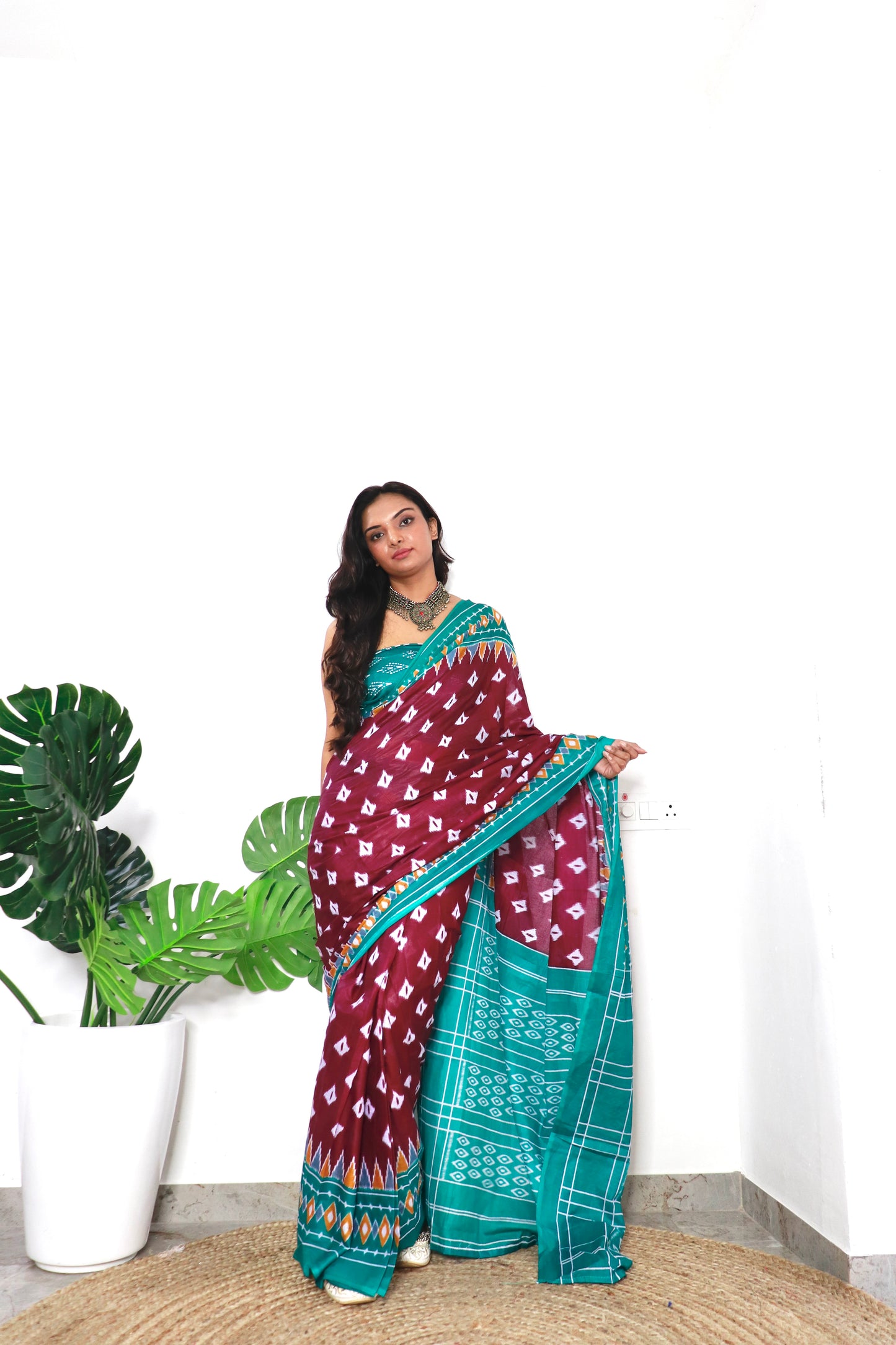 Handicraft Stylis Women's Elegent ikat Hand Printed Saree With Blouse Piece