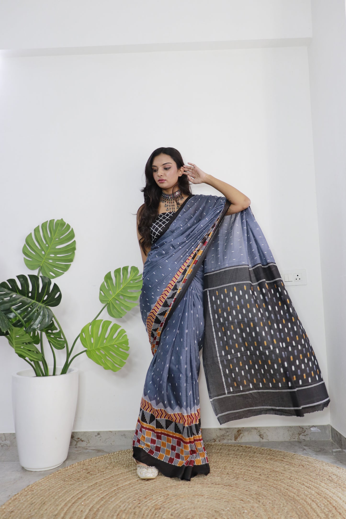 Handicraft Stylis Women's Elegent ikat Hand Printed Saree With Blouse Piece