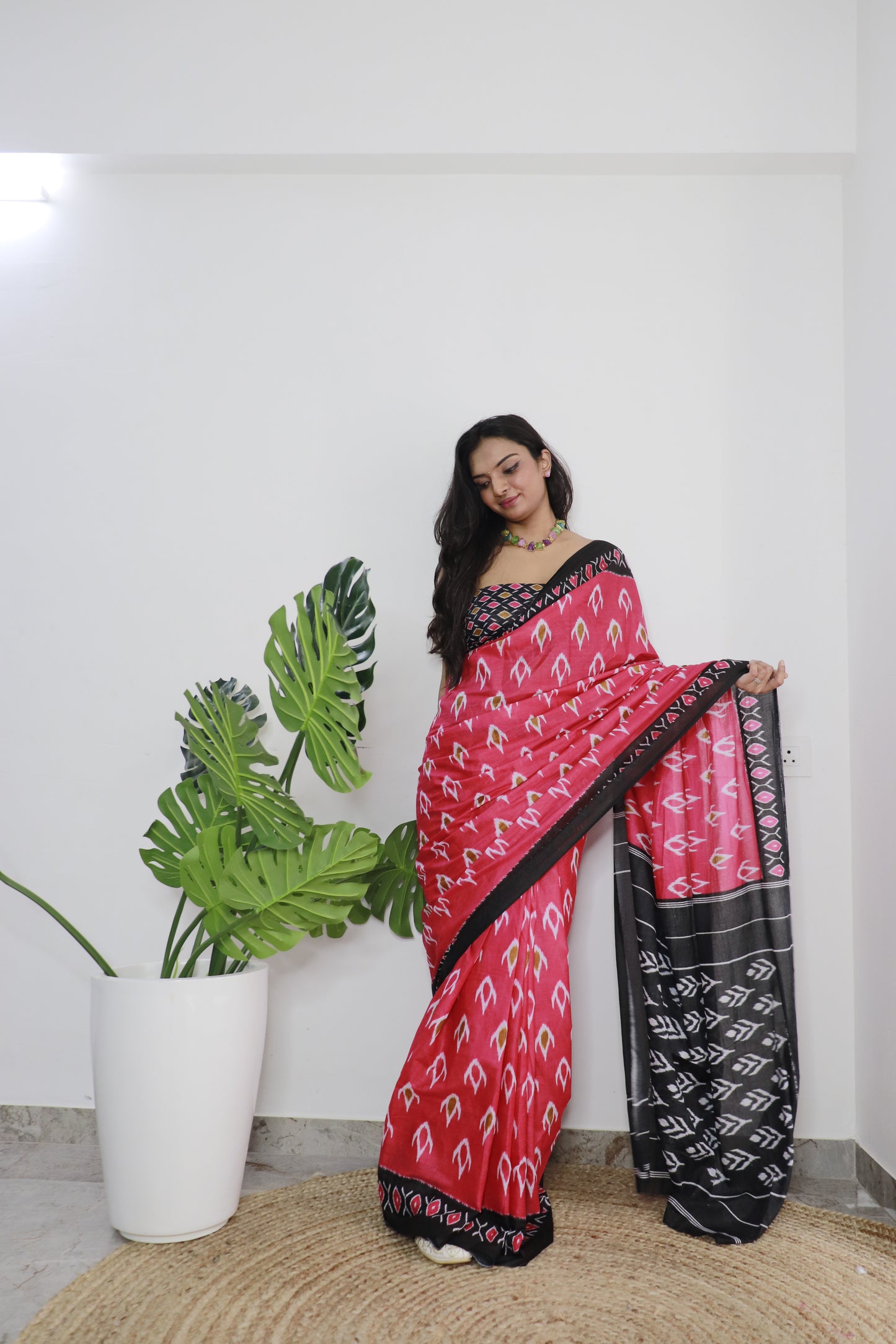 Handicraft Stylis Women's Elegent ikat Hand Printed Saree With Blouse Piece