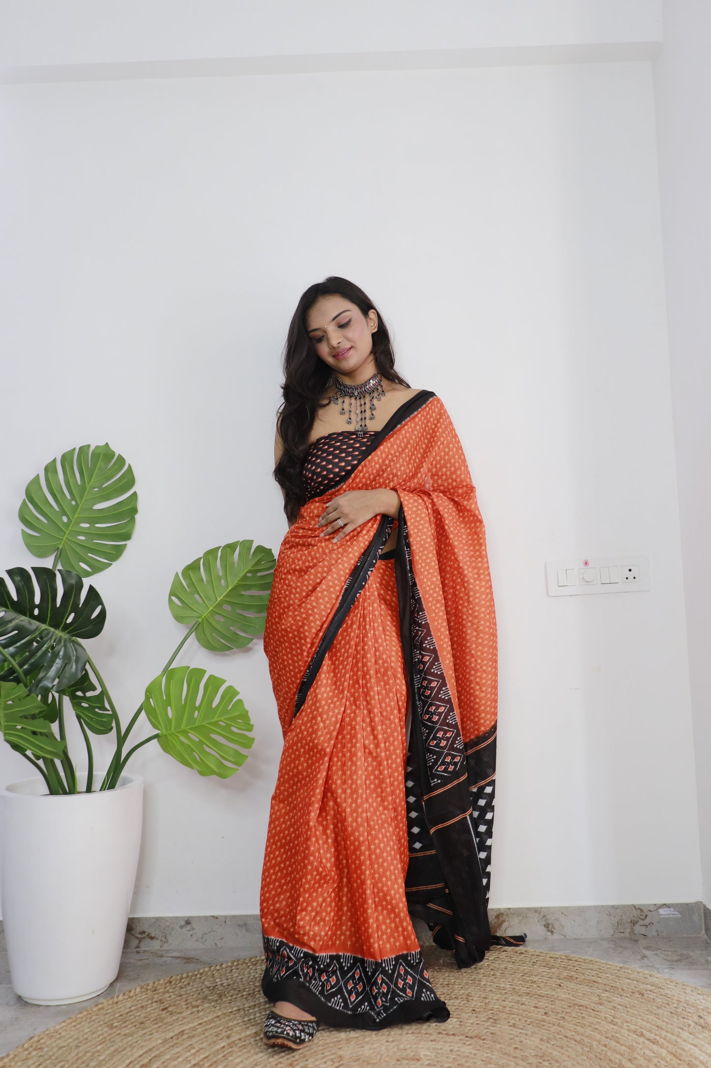 Handicraft Stylis Women's Elegent ikat Hand Printed Saree With Blouse Piece