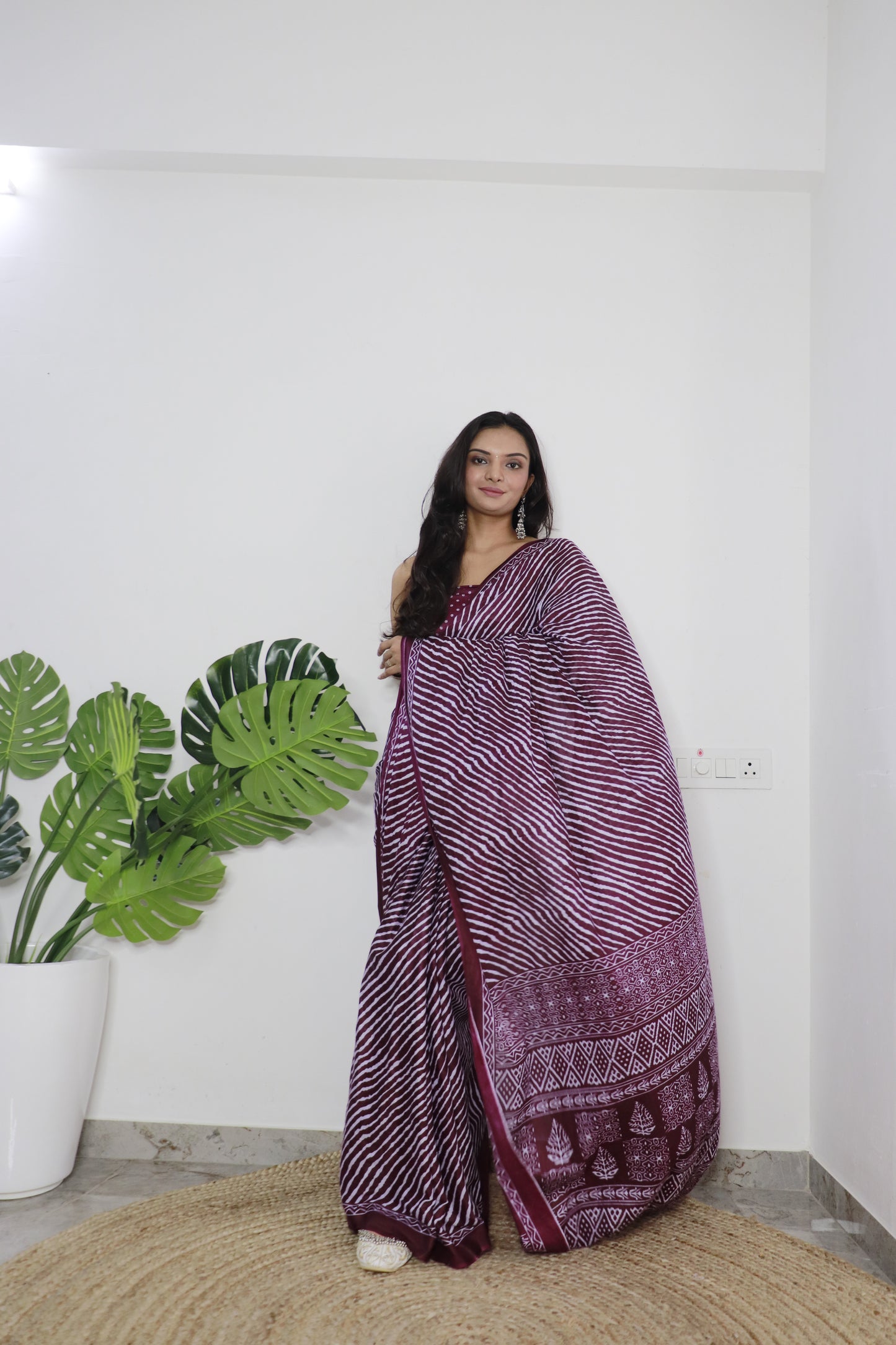 Handicraft Stylis Women's Elegent ikat Hand Printed Saree With Blouse Piece