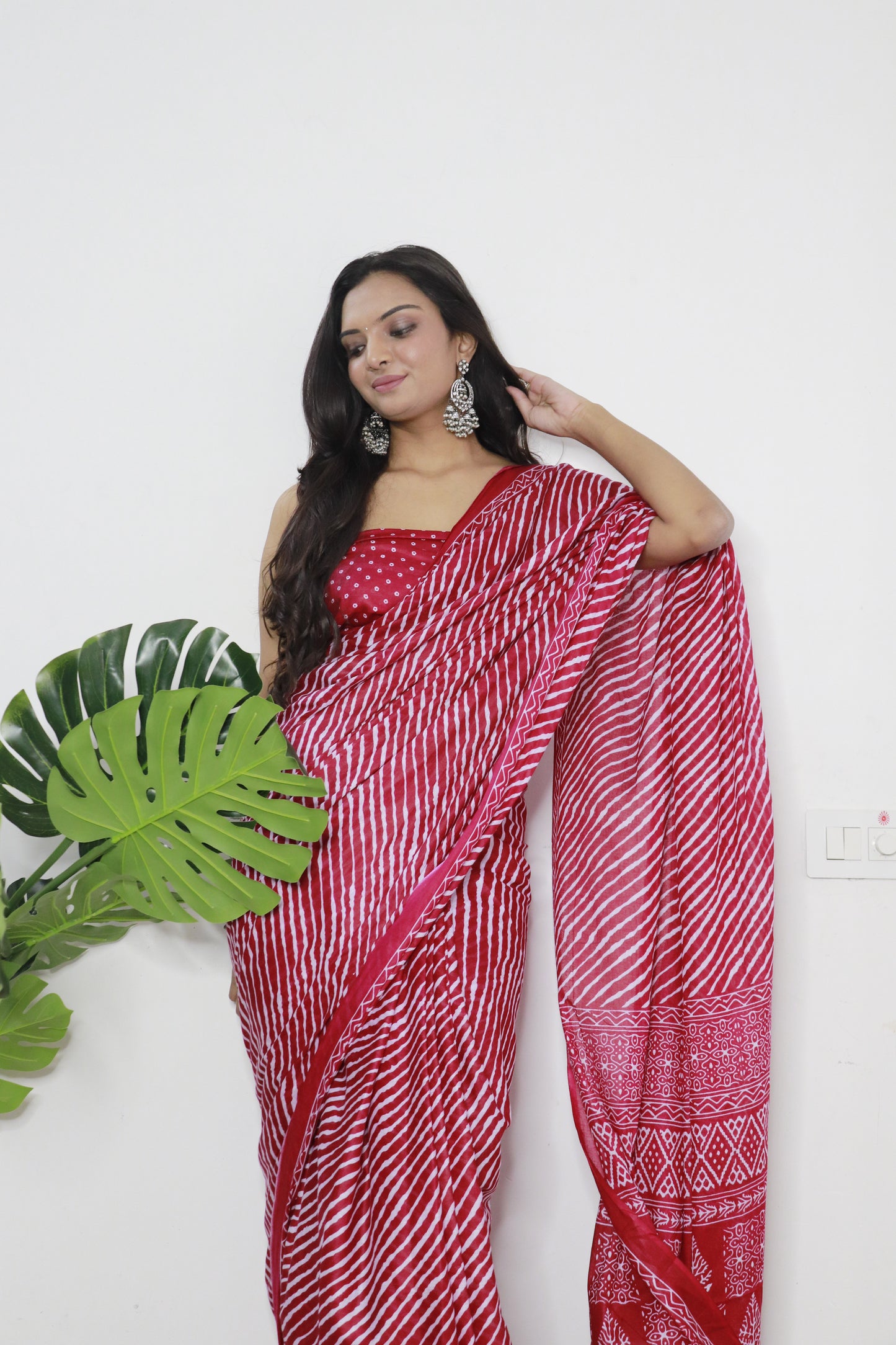 Handicraft Stylis Women's Elegent ikat Hand Printed Saree With Blouse Piece