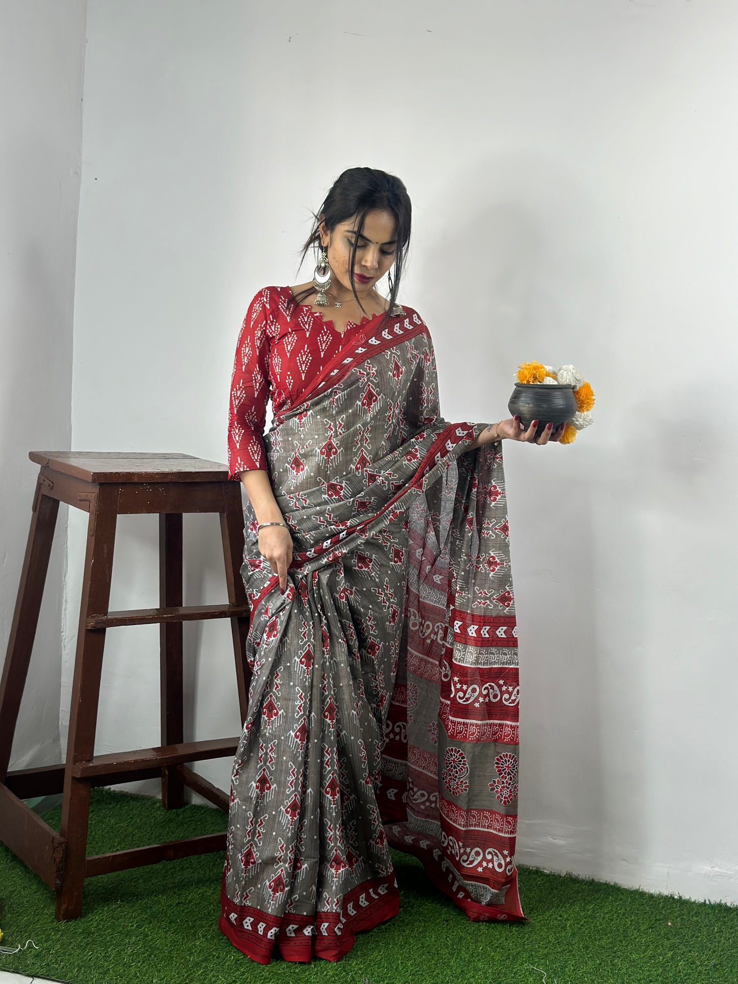 Elegant Women's Ikat Hand Print Pure soft Cotton Saree With Blouse Piece