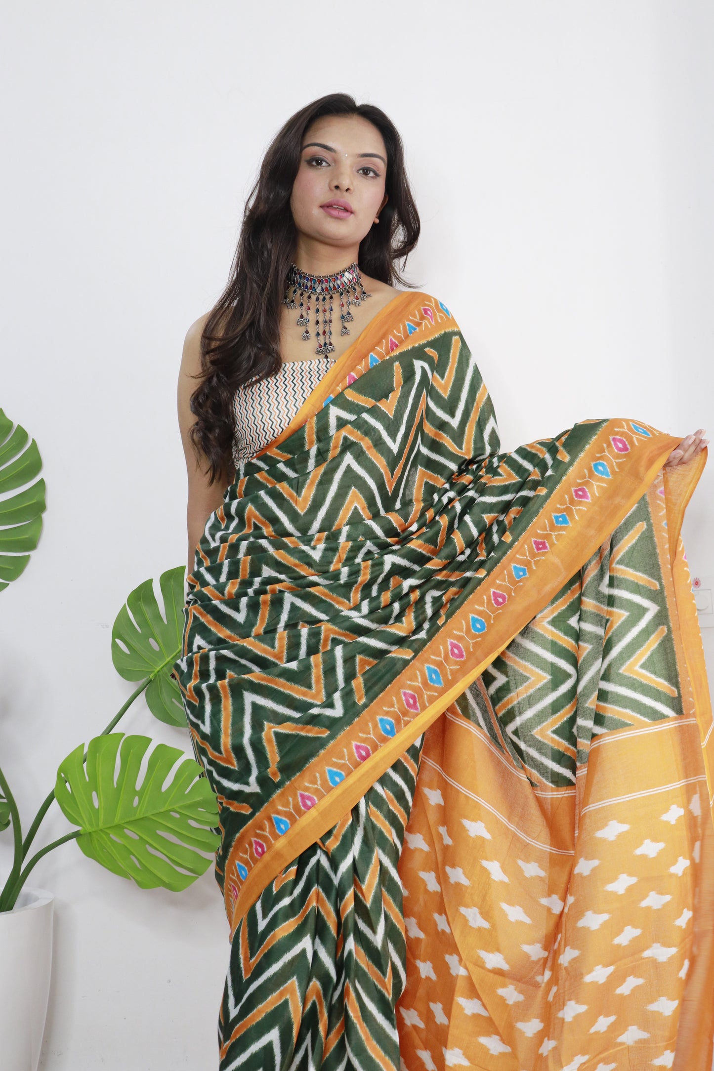 Handicraft Stylis Women's Elegent ikat Hand Printed Saree With Blouse Piece