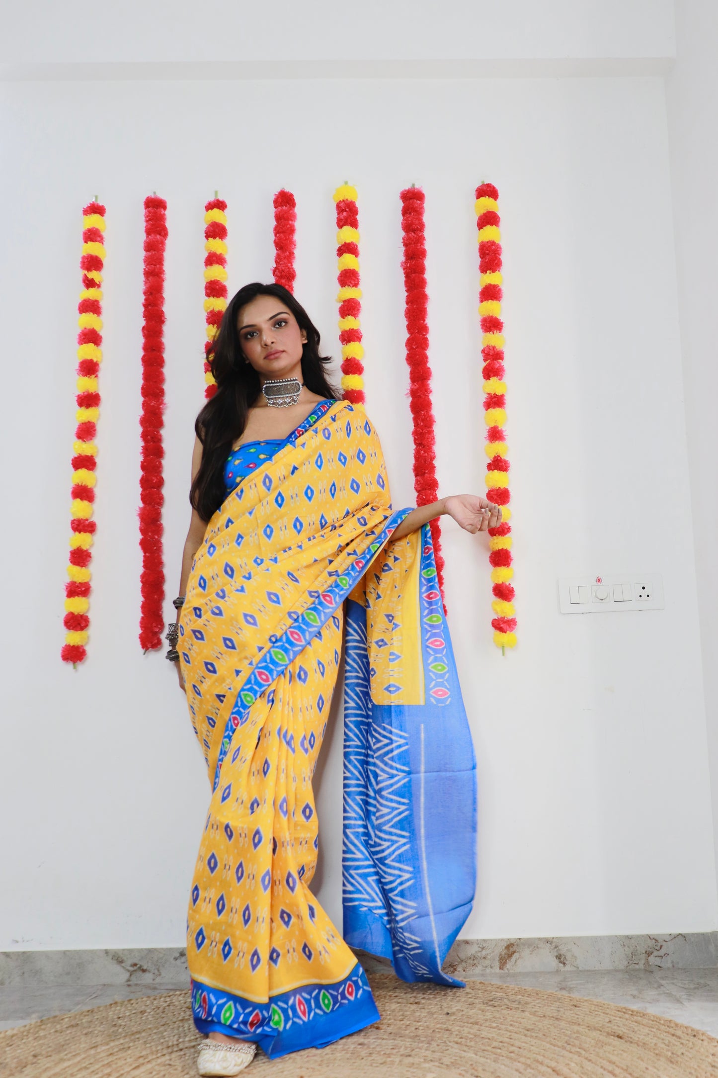 Handicraft Stylis Women's Elegent ikat Hand Printed Saree With Blouse Piece