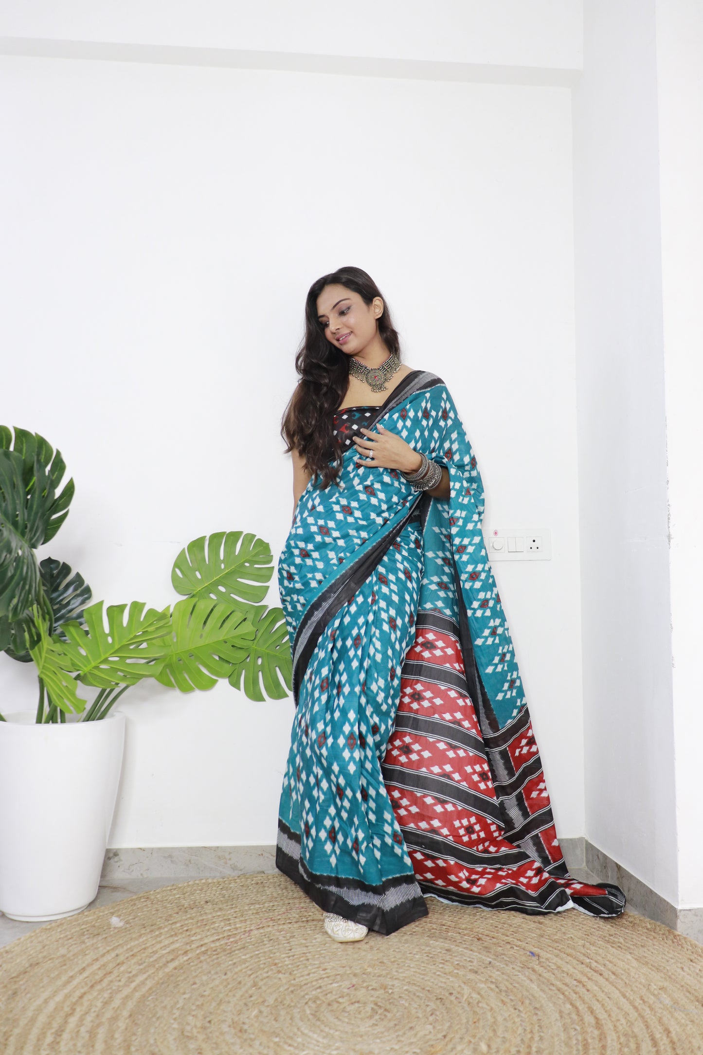 Handicraft Stylis Women's Elegent ikat Hand Printed Saree With Blouse Piece