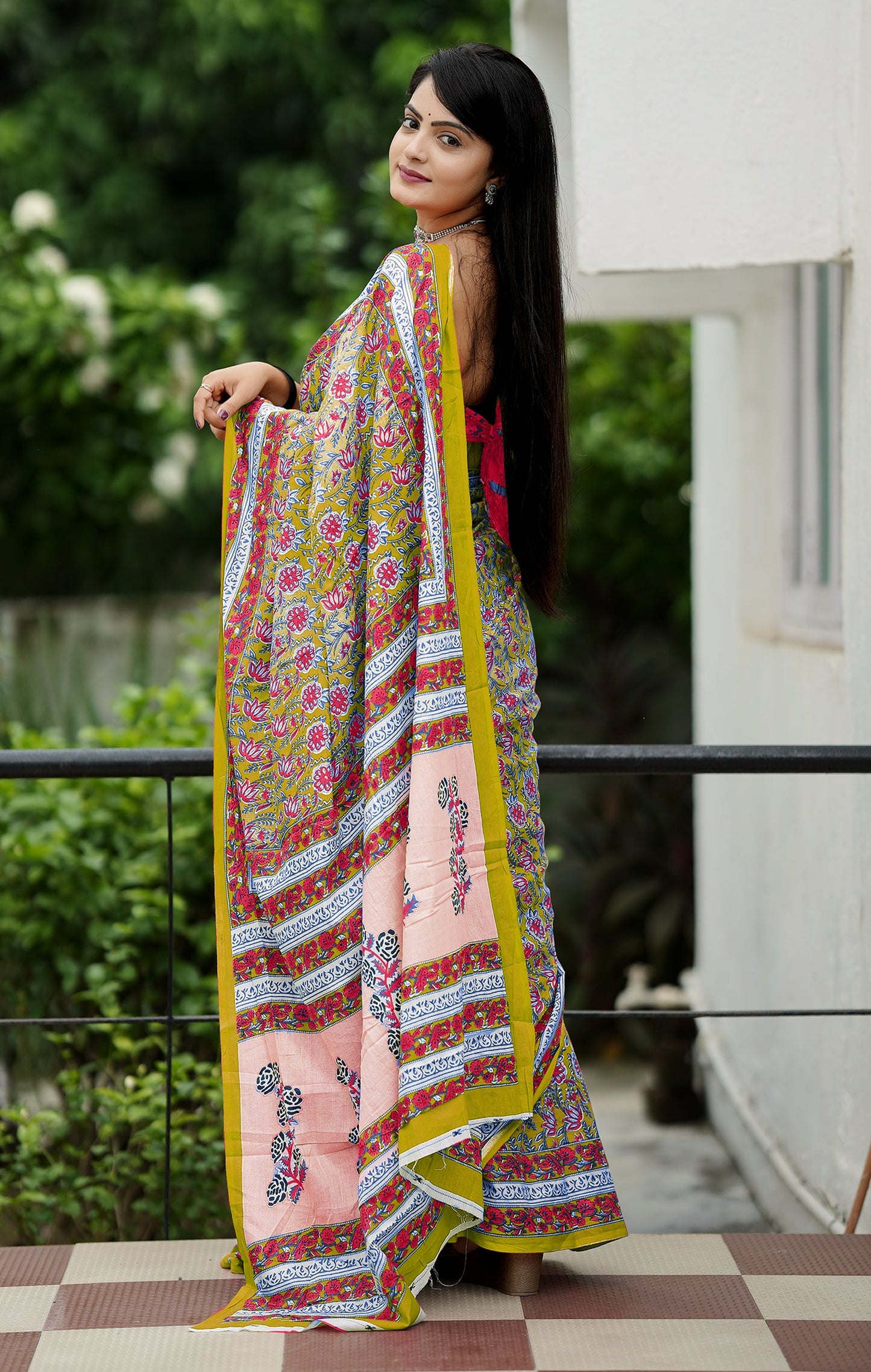 Handicraft Ladies Ikat Pure soft mul Cotton Sari With Blouse Piece