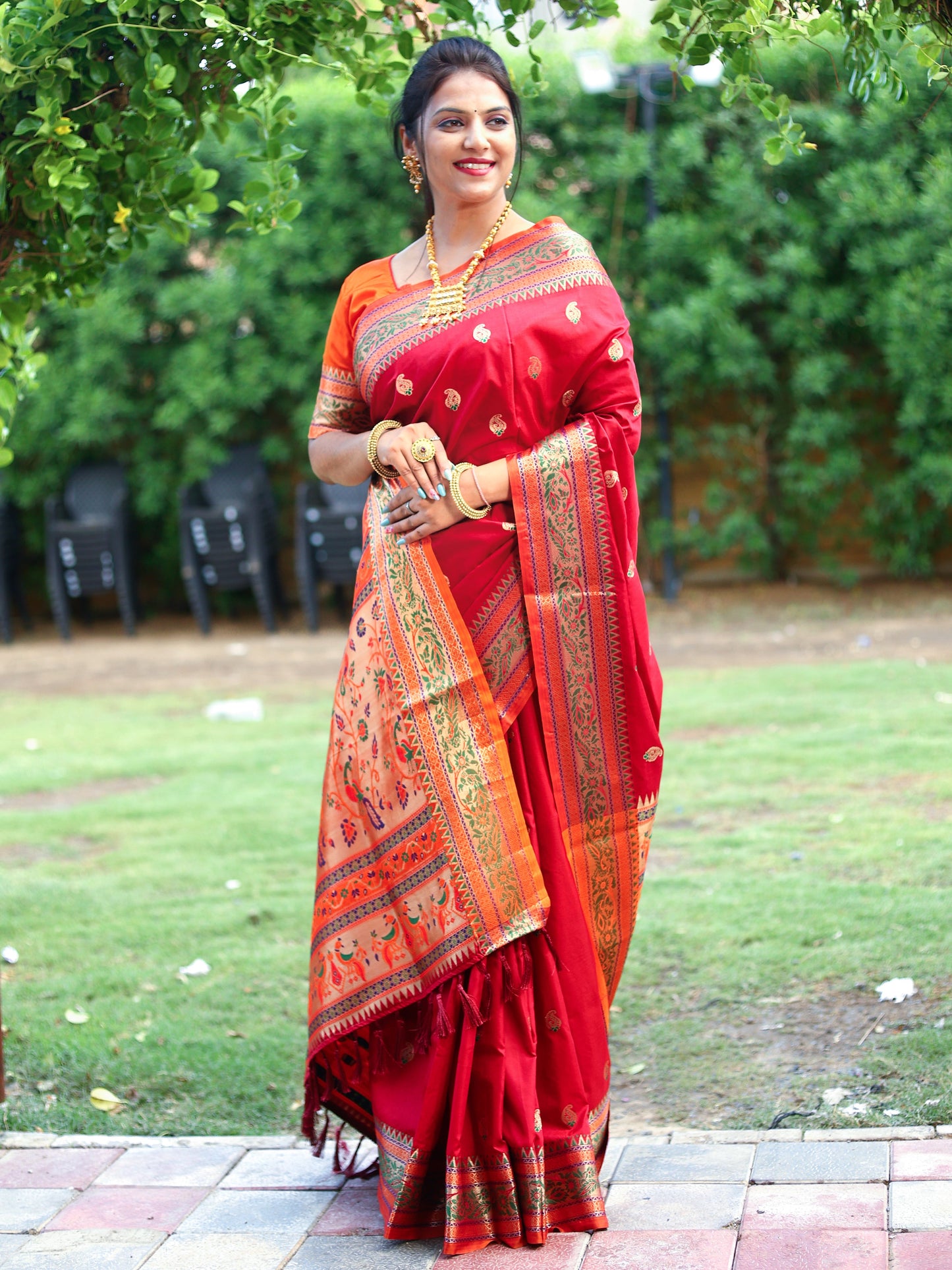 🌹Beautiful soft KanchiPaithani  saree with mango butties with gold  zari weaving   All over the saree to give rich and unique look