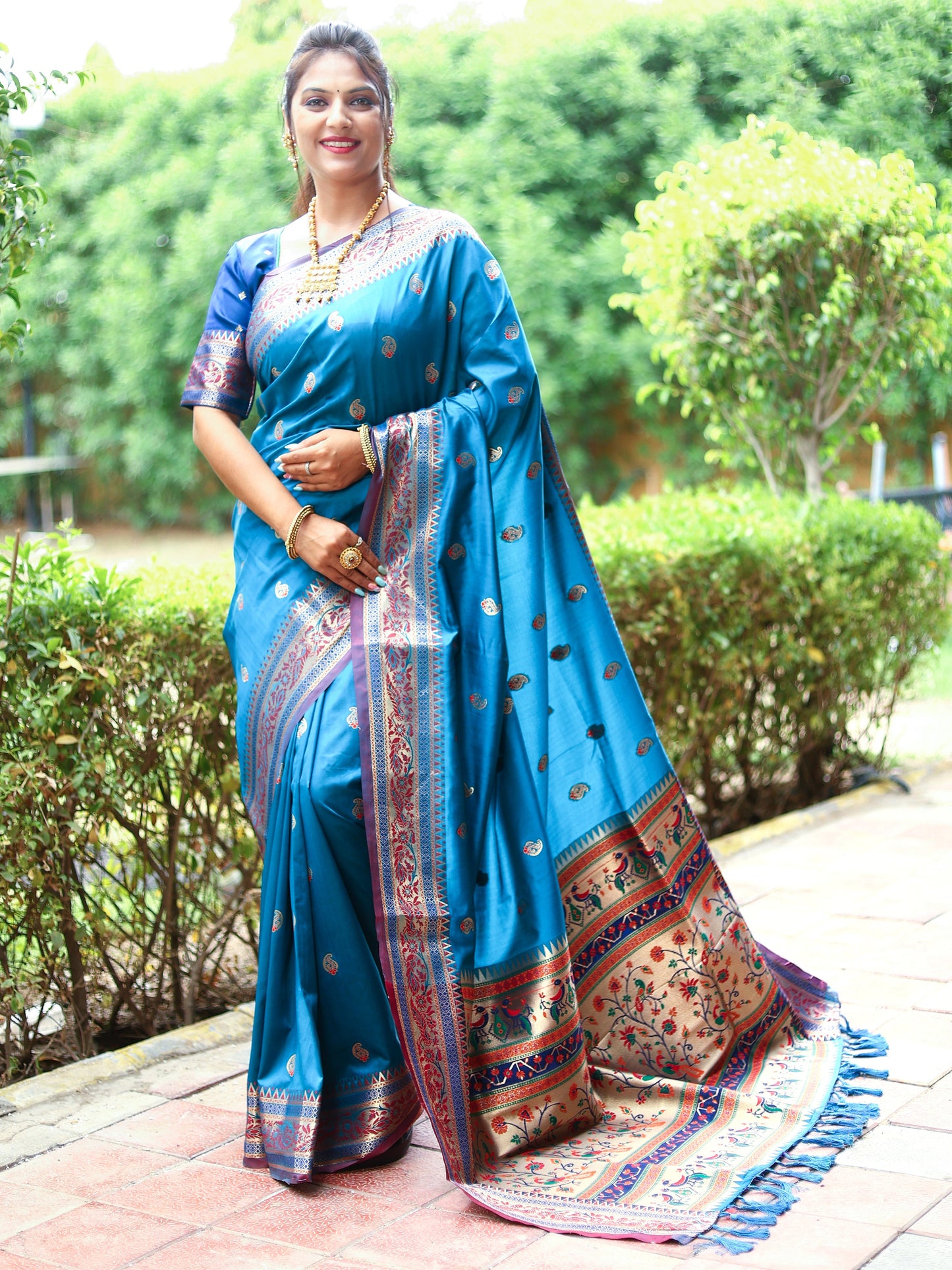 🌹Beautiful soft KanchiPaithani  saree with mango butties with gold  zari weaving   All over the saree to give rich and unique look