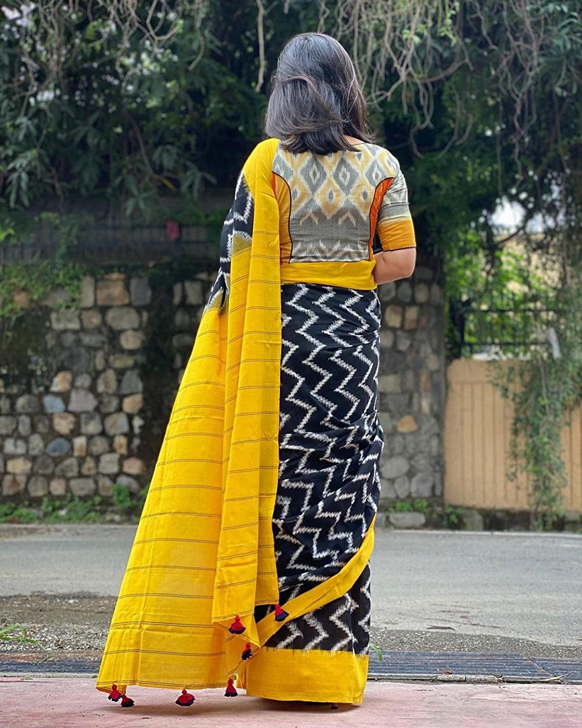 Handicraft Ladies Ikat Pure soft Cotton Sari With Blouse Piece