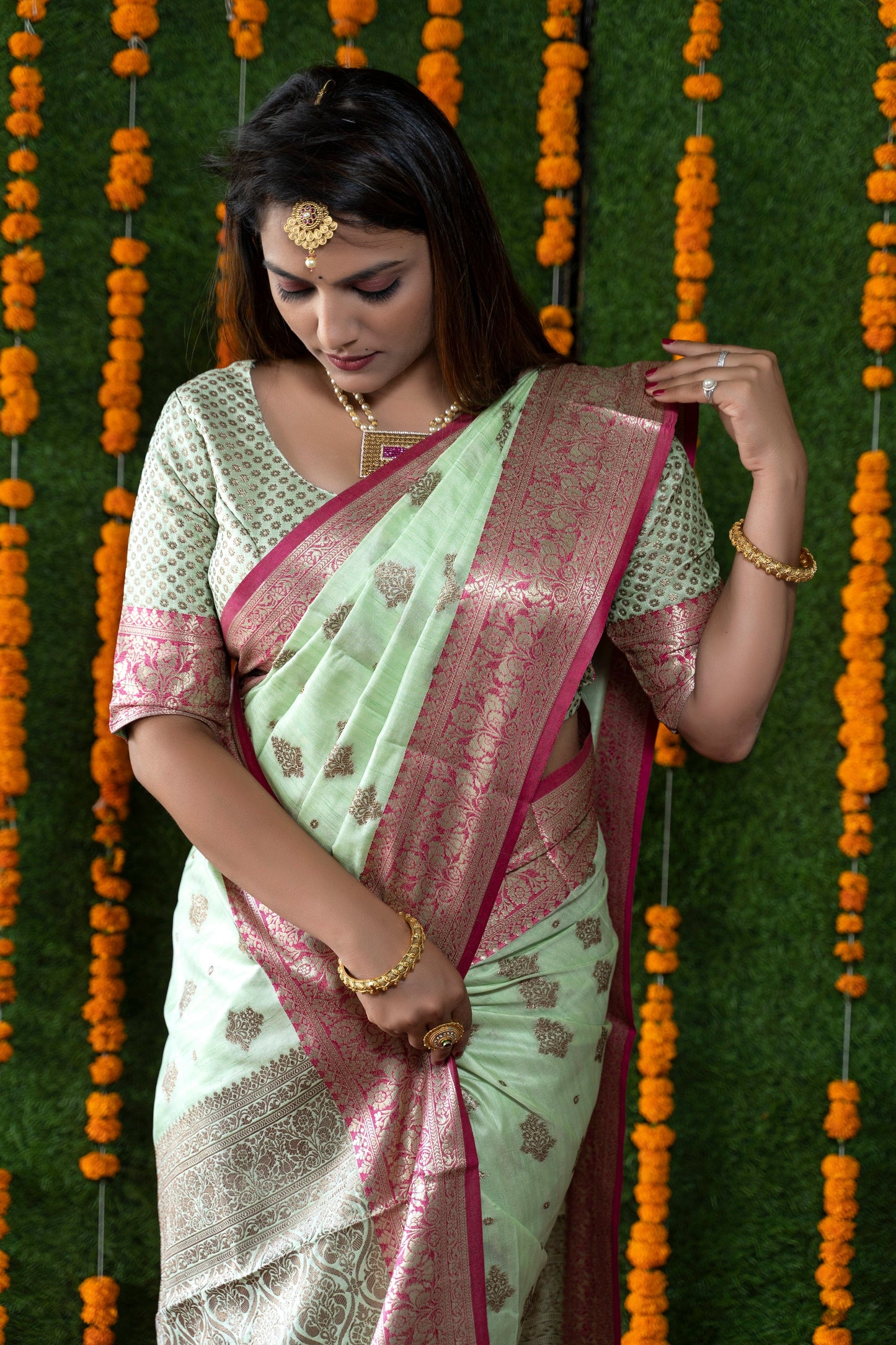 BanarasiKanchi Semi Silk Saree With delicately crafted copper zari