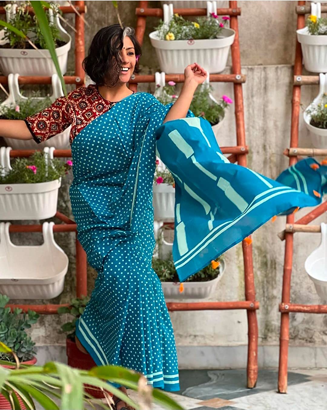 Handicraft Women's Ikat Pure soft Cotton Saree With Blouse Piece Chhand Light Blue