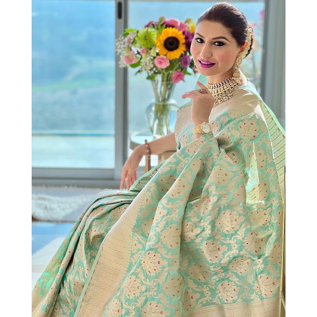 Ladies Kanjivaram Banarasi Soft Silk  Zari Woven Sari With Blouse piece sea Green
