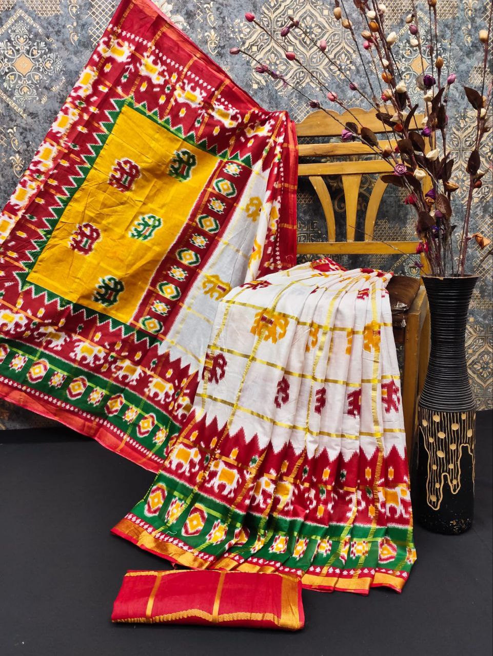 Handicraft Women's  Patola Print Pure soft Cotton Saree With Zari Border and Blouse Piece