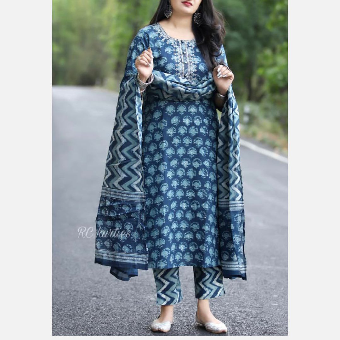Printed suit set with emborrdary neckline on pure Reyon fabric befitting the spring mood.💖💖*